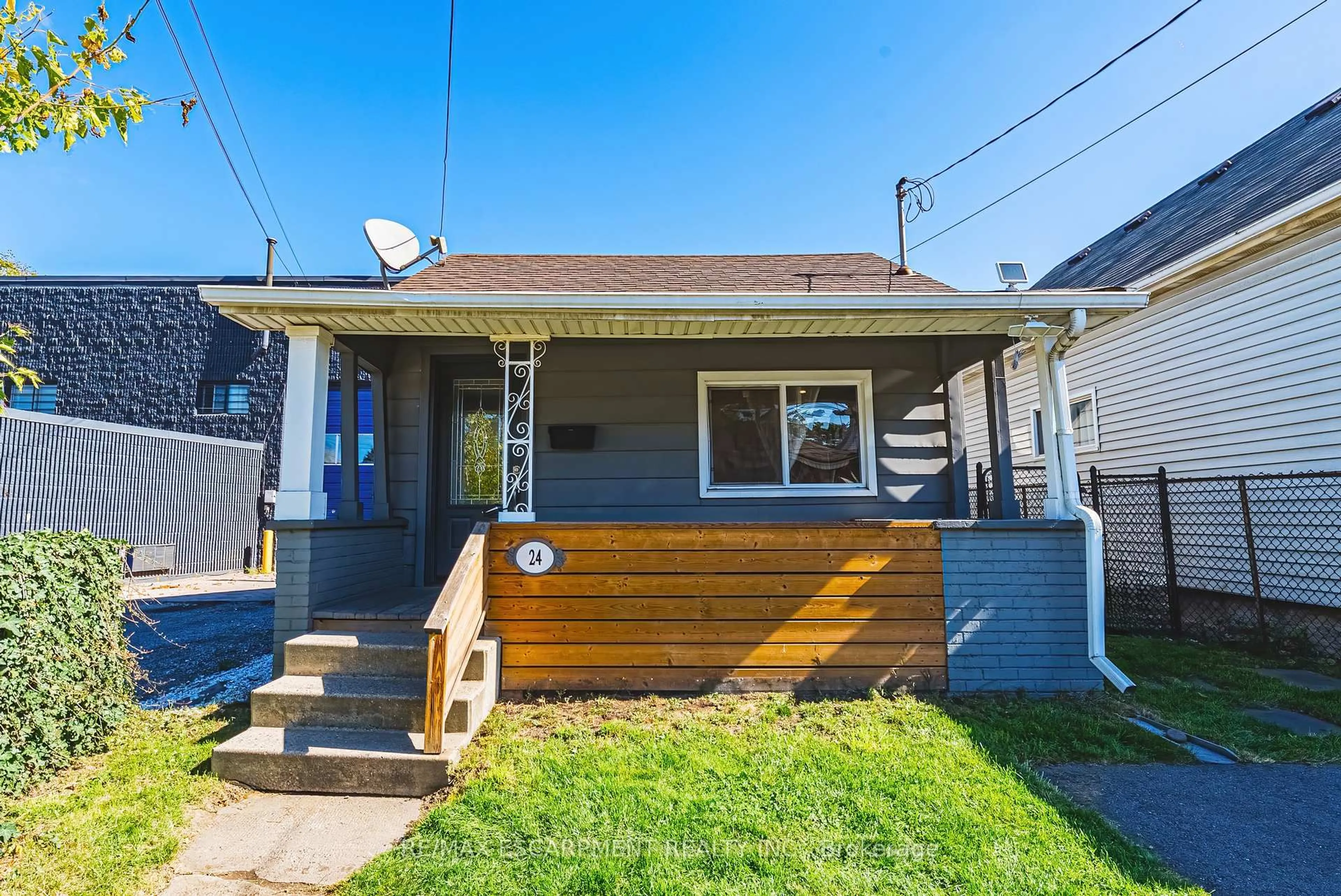 Unknown for 24 Rowanwood St, Hamilton Ontario L8L 7H3