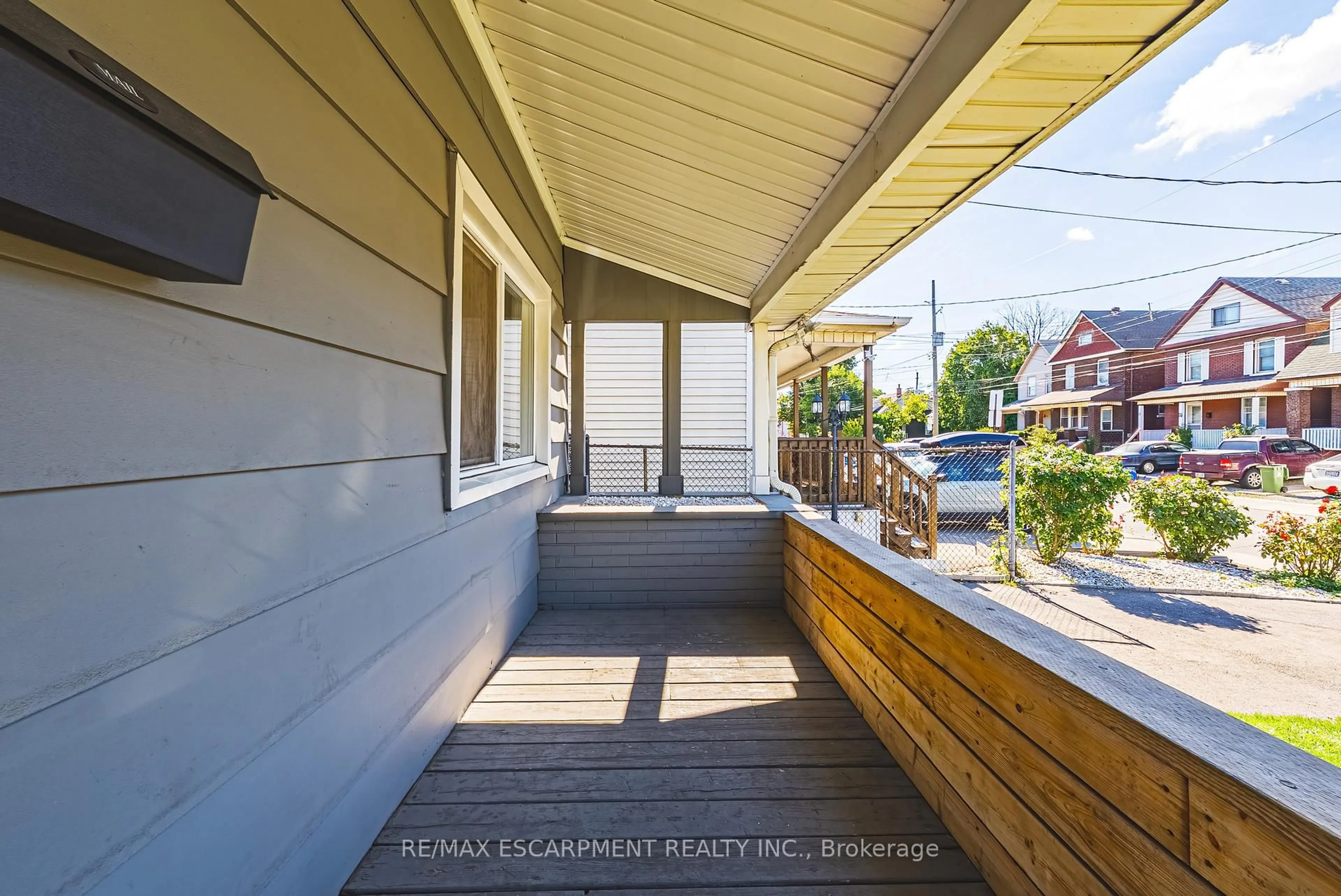 Unknown for 24 Rowanwood St, Hamilton Ontario L8L 7H3