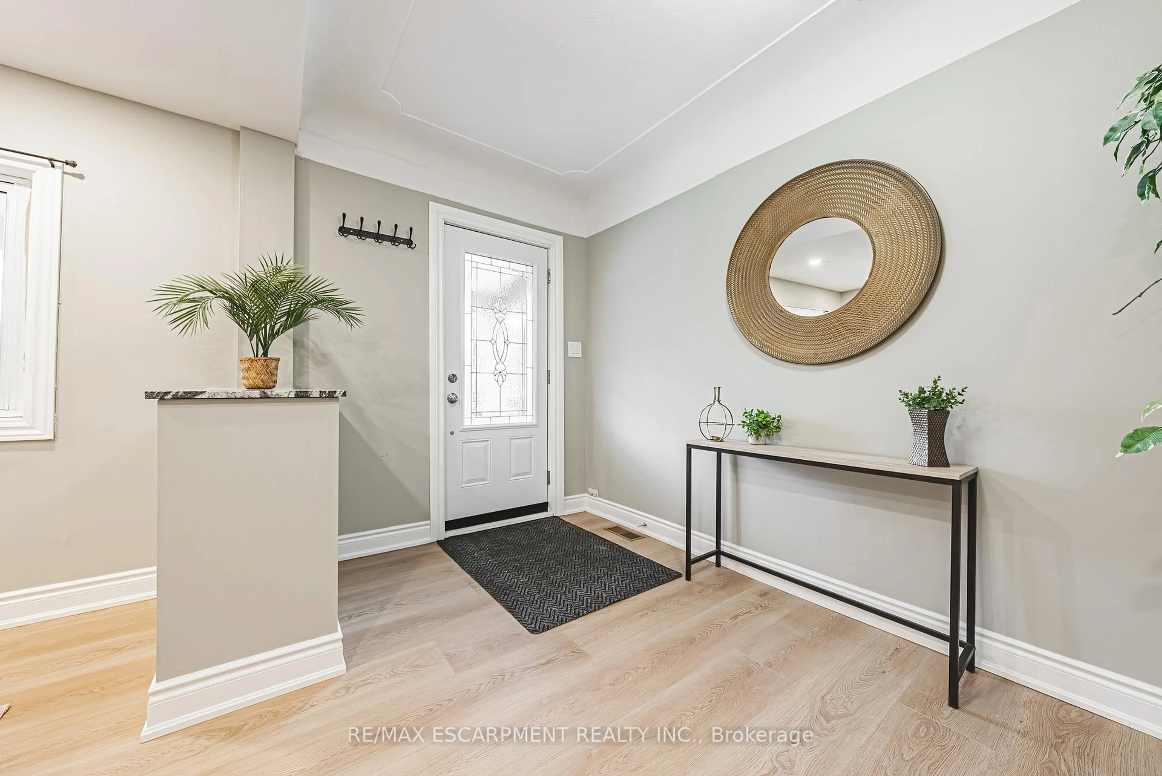 Indoor entryway for 24 Rowanwood St, Hamilton Ontario L8L 7H3