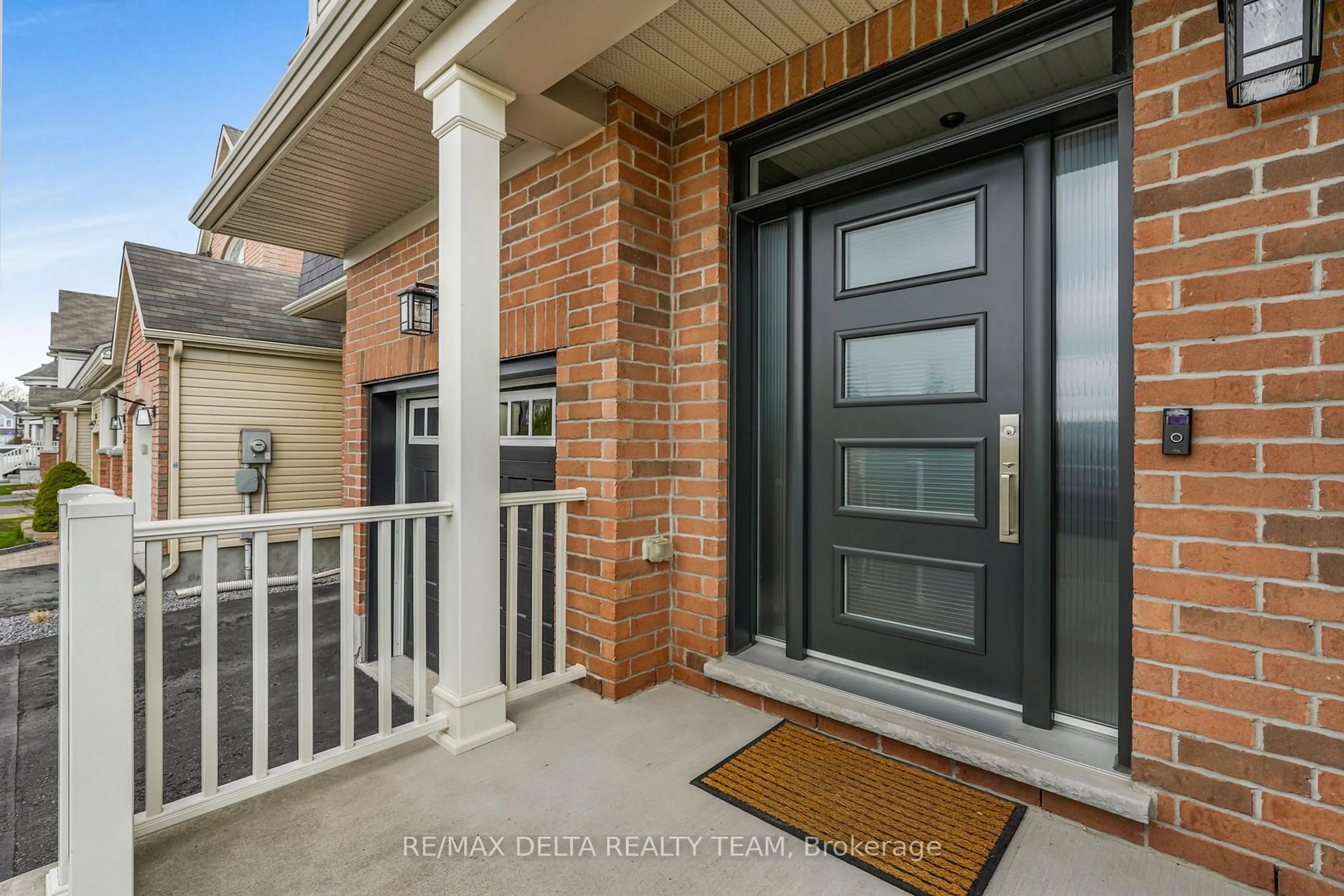 Indoor entryway for 208 Serra Rdge, Ottawa Ontario K4A 0V8