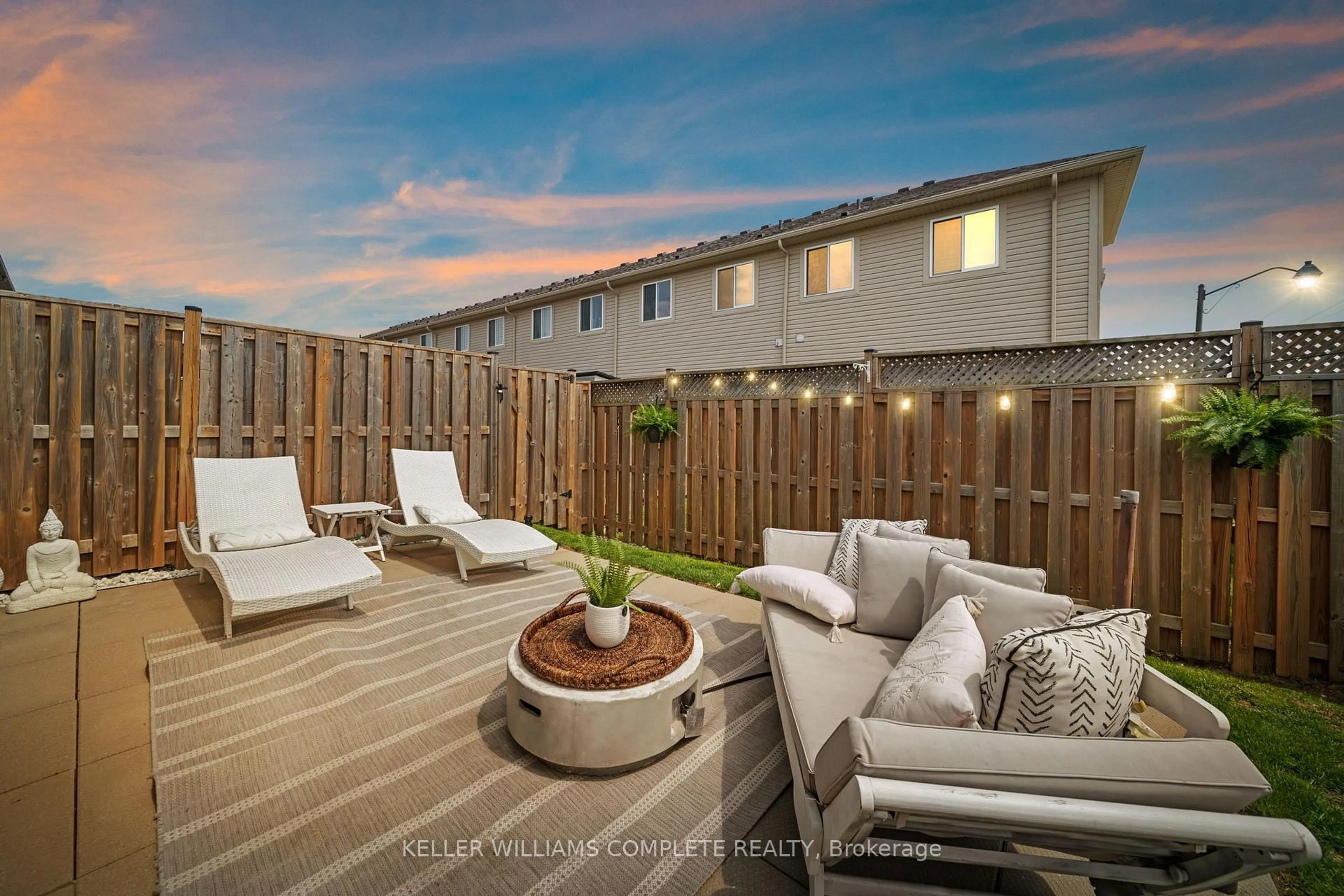 Patio, street for 21 Madonna Dr #16, Hamilton Ontario L9B 0H1