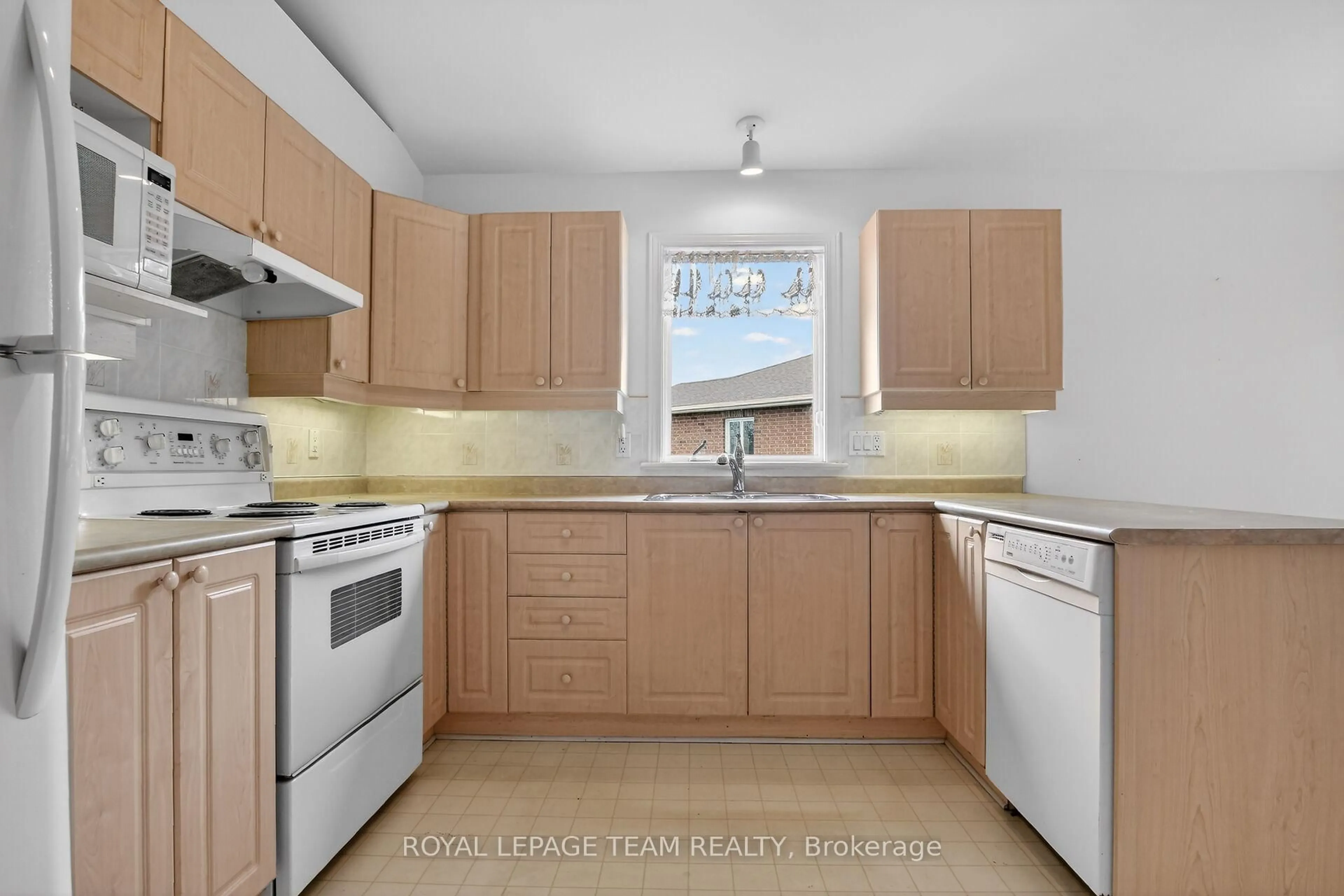 Standard kitchen, unknown for 78 Amberlakes Dr, Ottawa Ontario K2S 2A2