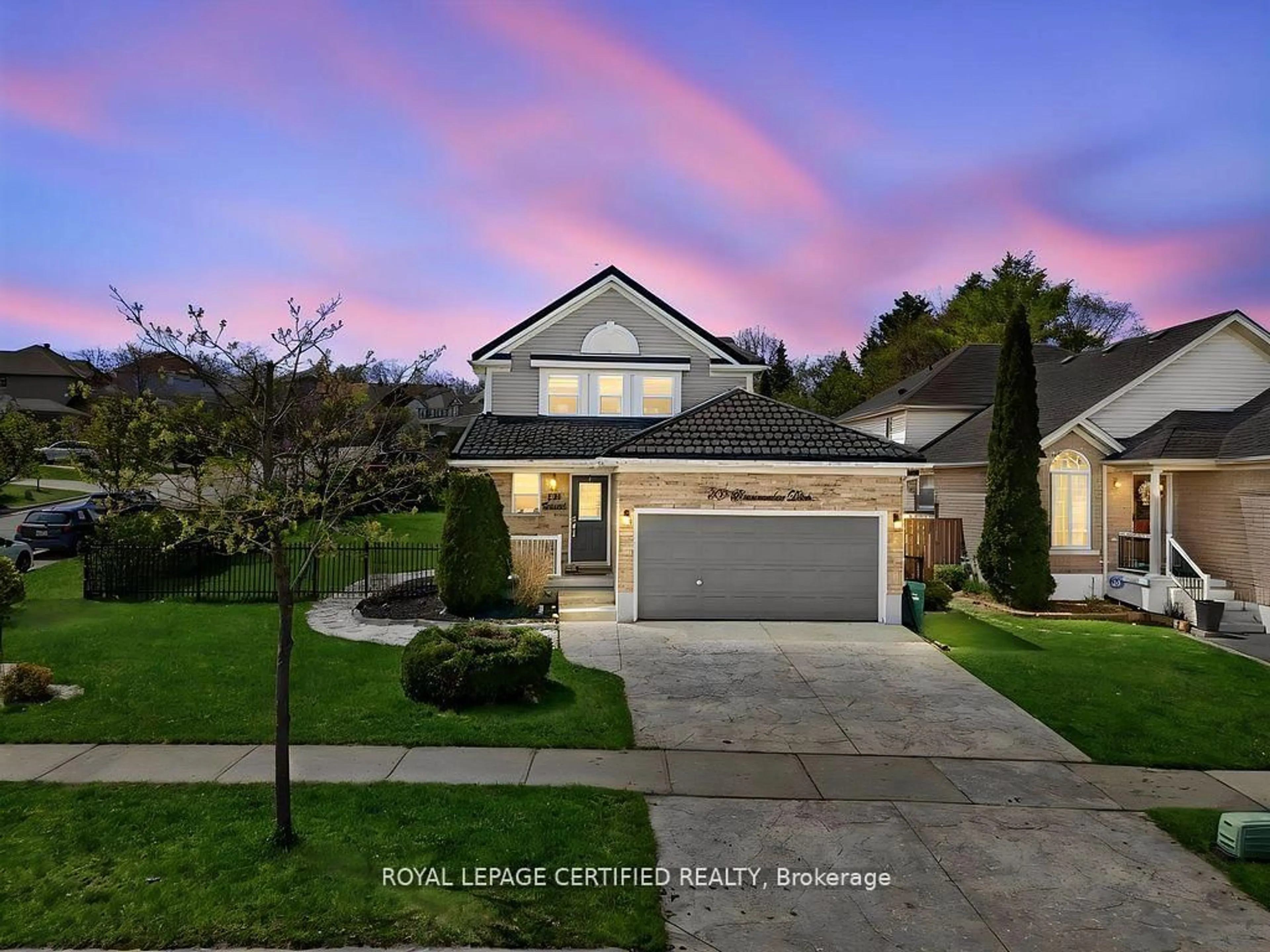 A pic from outside/outdoor area/front of a property/back of a property/a pic from drone, street for 209 Briarmeadow Dr, Kitchener Ontario N2A 4C5