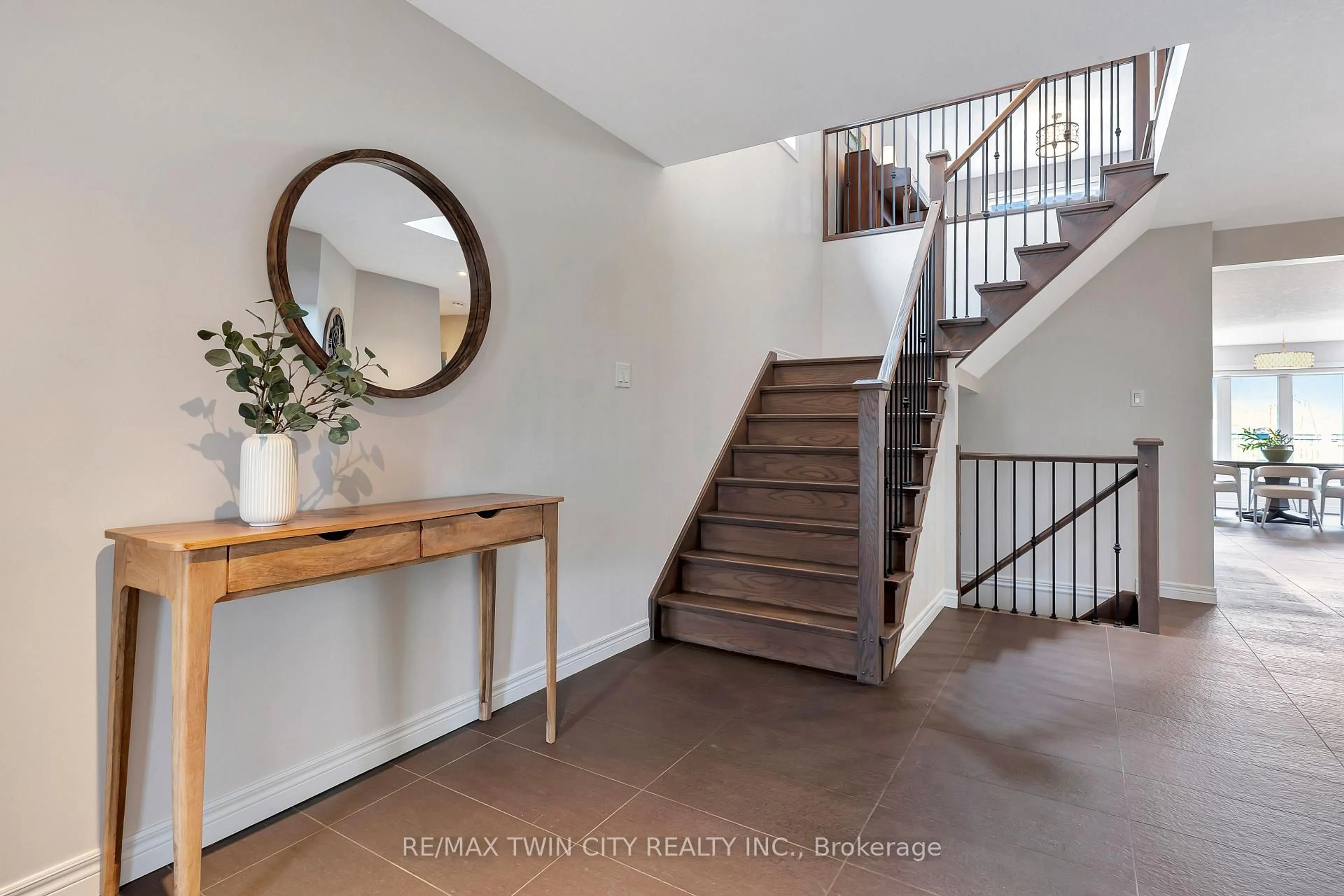 Indoor entryway for 82 Maplecrest Dr, Woolwich Ontario N0B 1M0