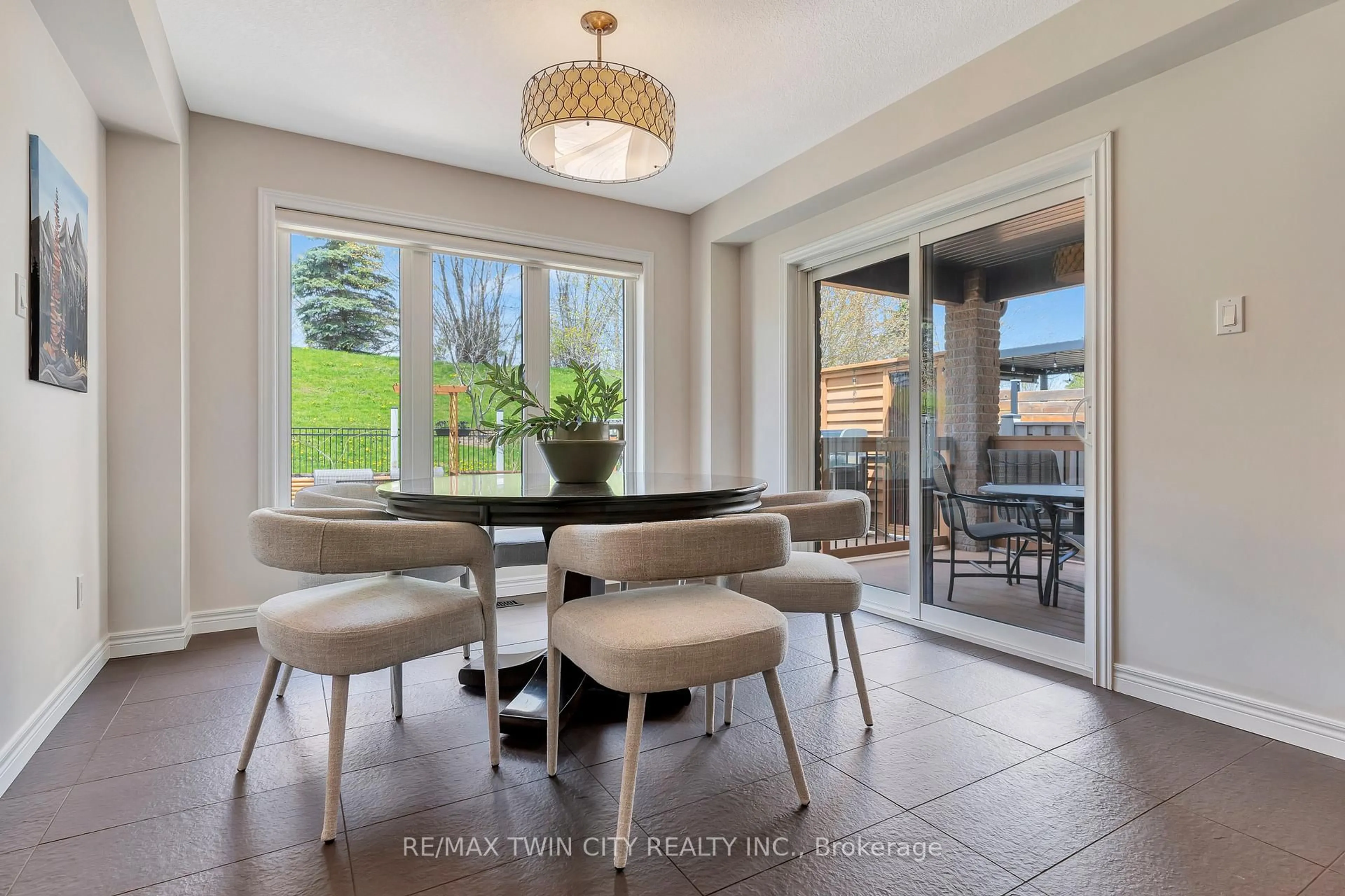 Dining room, ceramic/tile floor for 82 Maplecrest Dr, Woolwich Ontario N0B 1M0