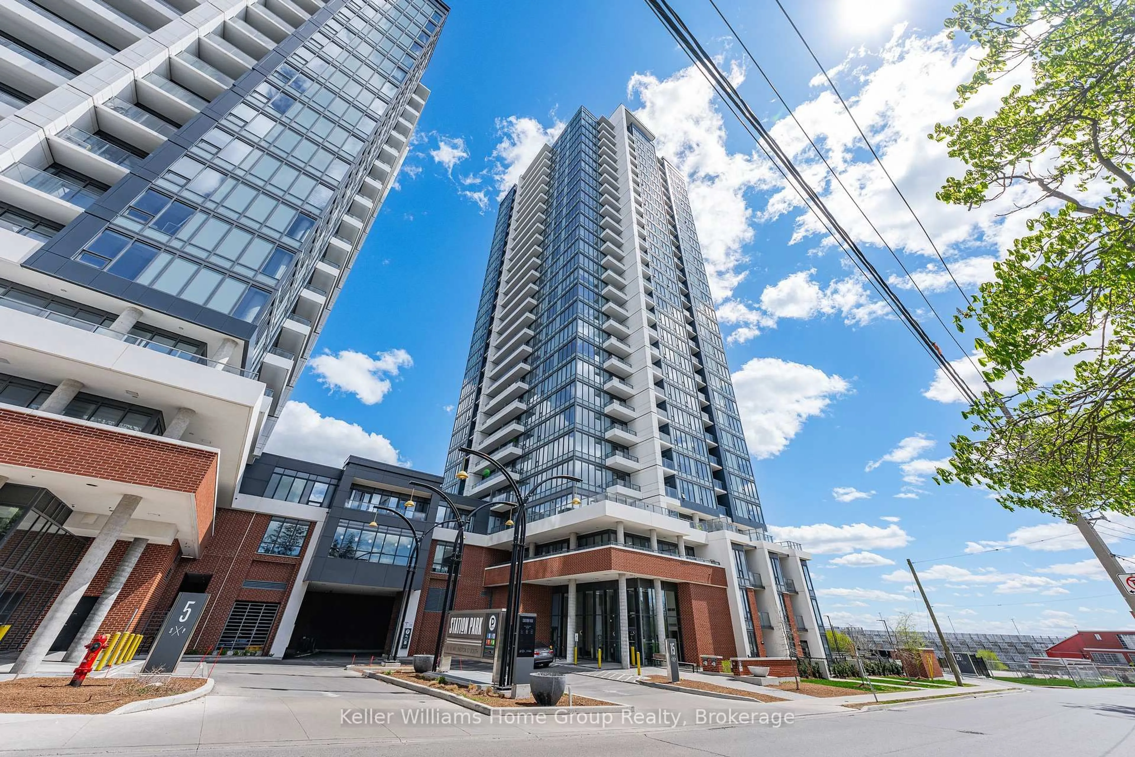 Indoor foyer for 15 Wellington St #2402, Kitchener Ontario N2G 0E4