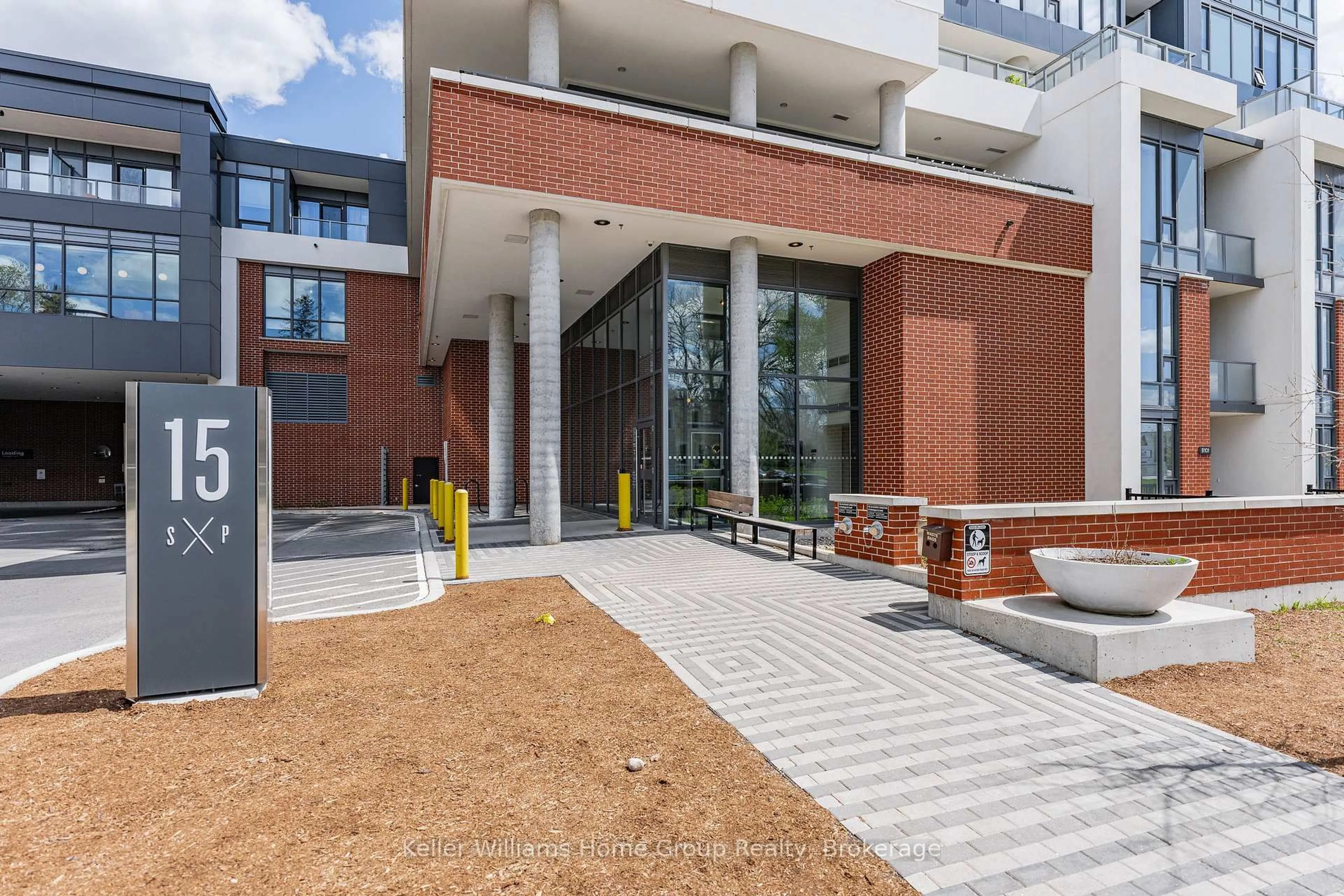Home with brick exterior material, building for 15 Wellington St #2402, Kitchener Ontario N2G 0E4