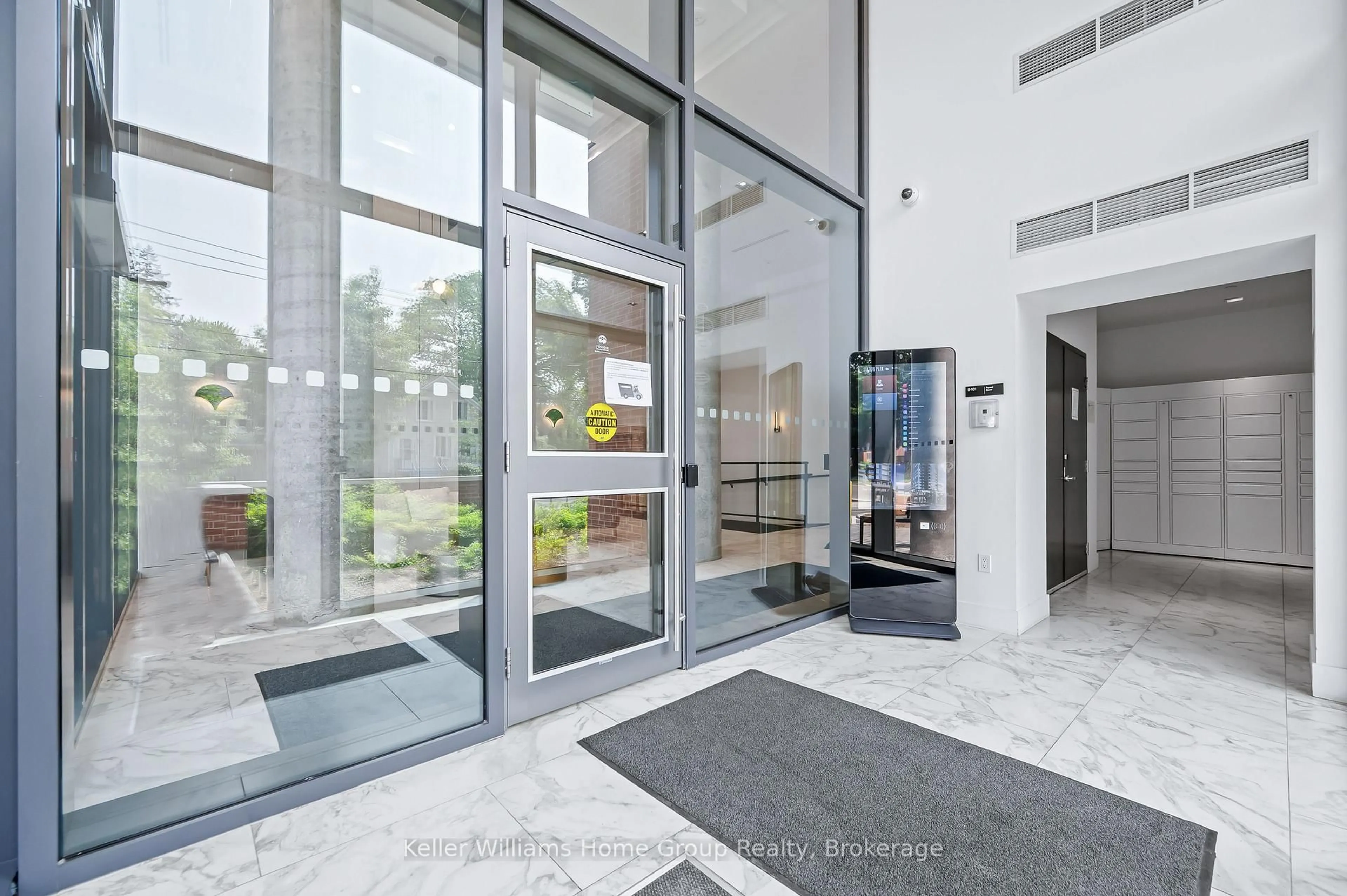 Indoor foyer for 15 Wellington St #2402, Kitchener Ontario N2G 0E4