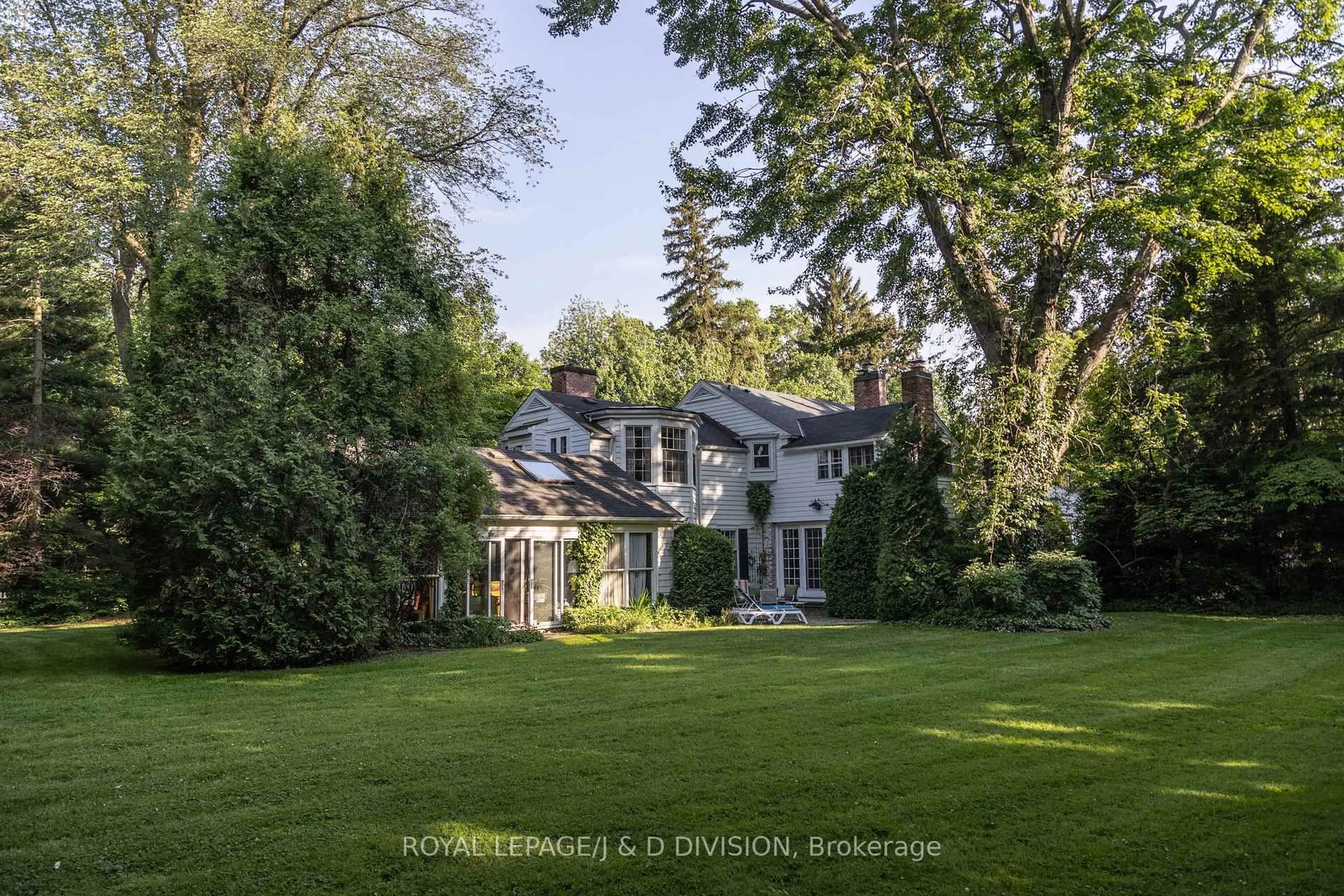A pic from outside/outdoor area/front of a property/back of a property/a pic from drone, street for 217 Butler St, Niagara-on-the-Lake Ontario L0S 1J0