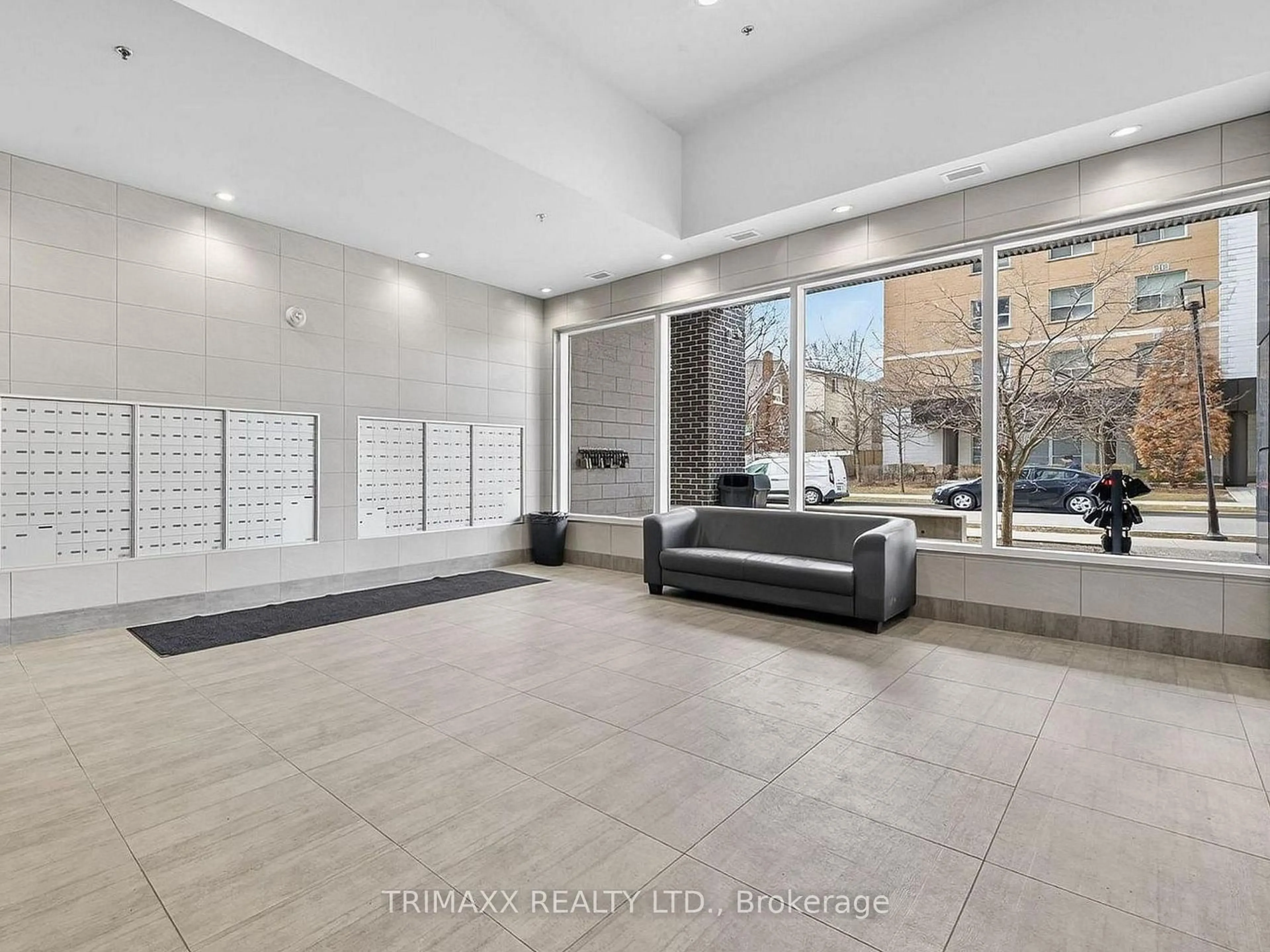 Indoor foyer for 318 Spruce St #2102, Waterloo Ontario N2L 0E9
