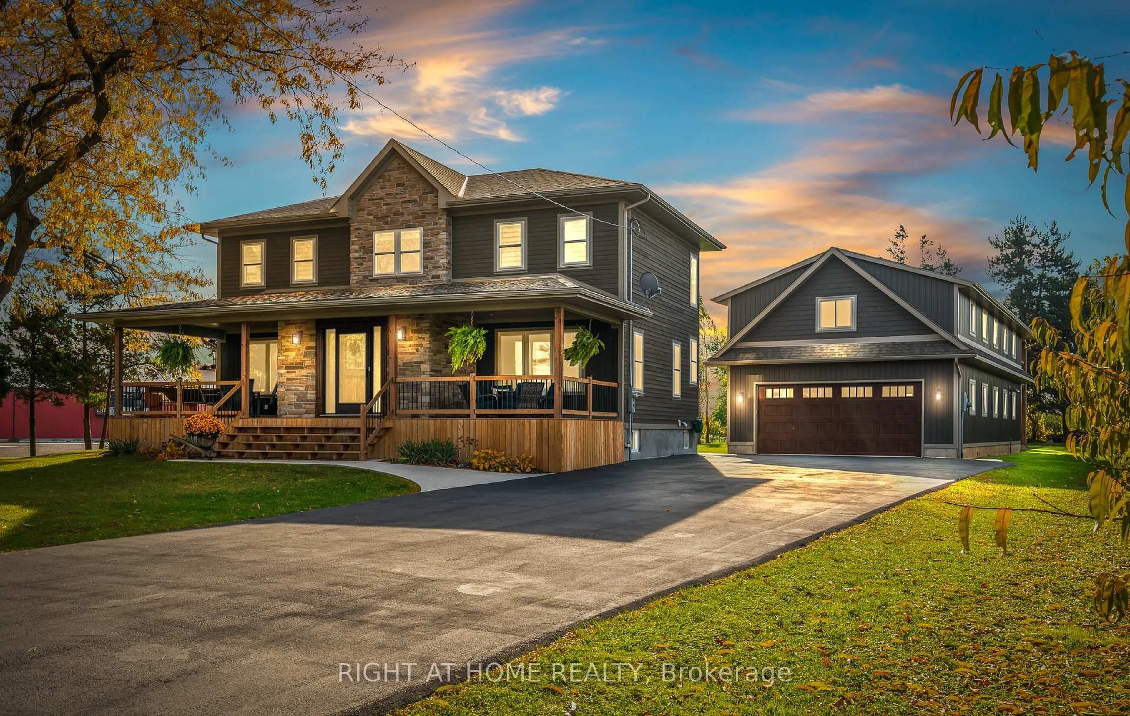 Home with vinyl exterior material, street for 43 Scott St, Niagara-on-the-Lake Ontario L0S 1J0