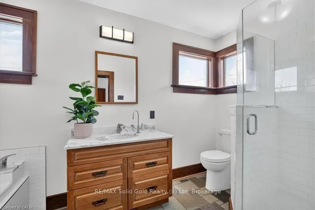 859 Queens Blvd, Kitchener 3