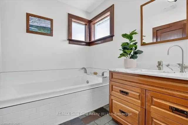 859 Queens Blvd, Kitchener 4
