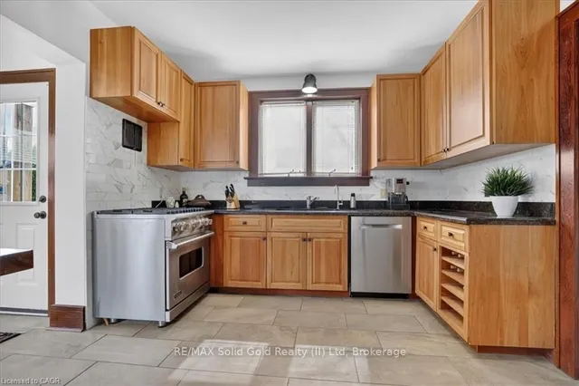 859 Queens Blvd, Kitchener 5
