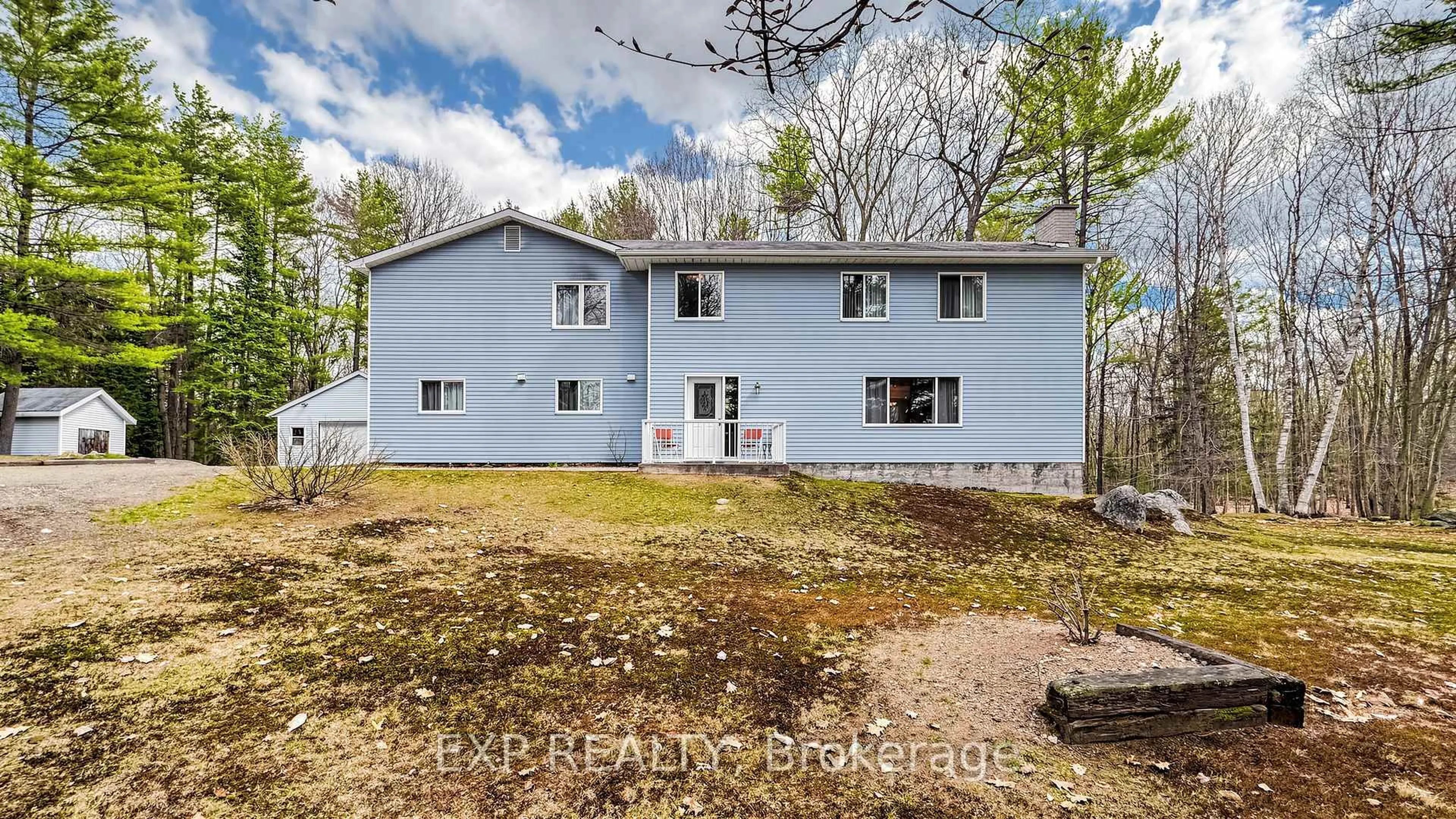 A pic from outside/outdoor area/front of a property/back of a property/a pic from drone, unknown for 3711 Brunel Rd, Lake of Bays Ontario P0B 1A0