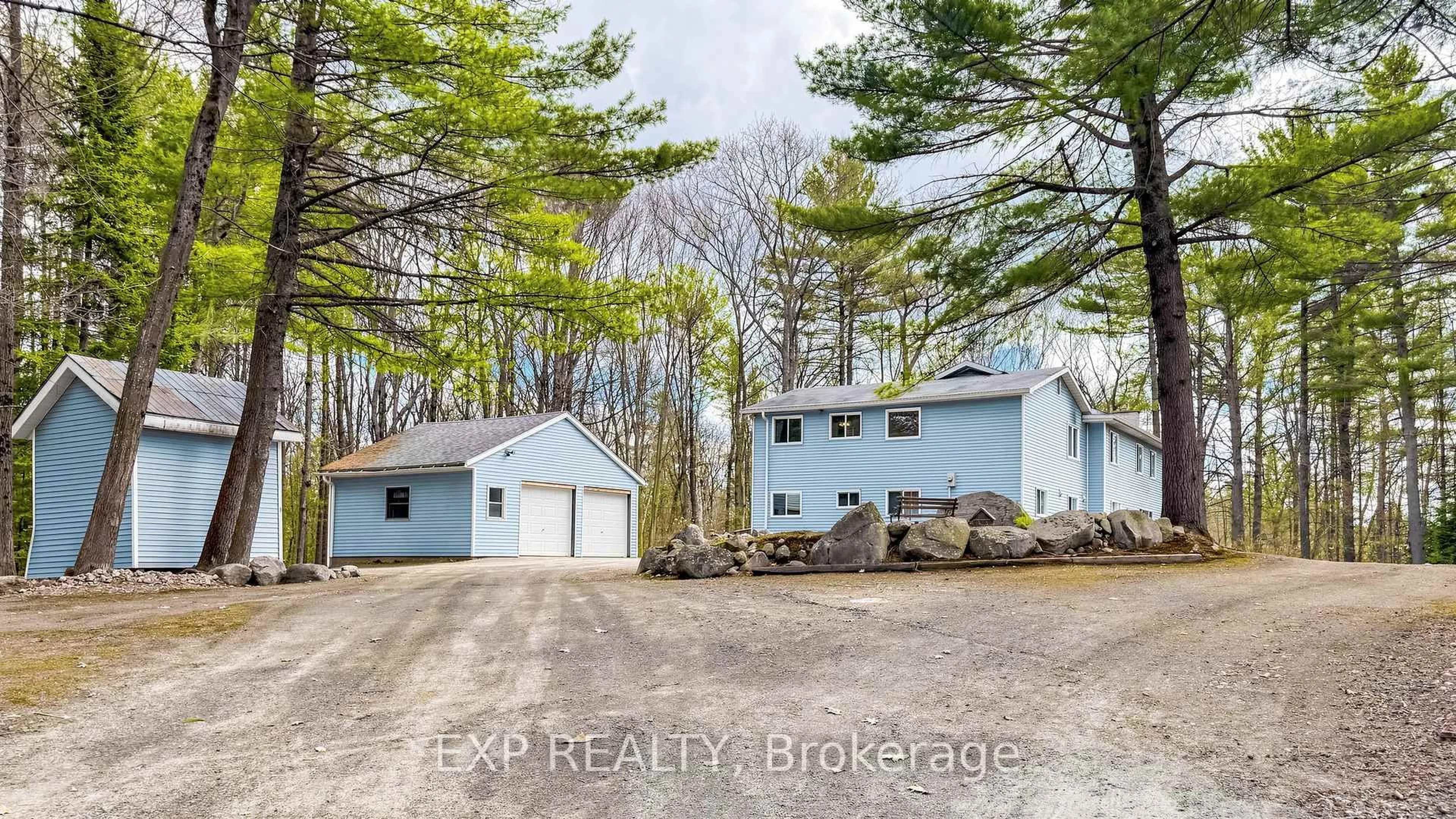 A pic from outside/outdoor area/front of a property/back of a property/a pic from drone, unknown for 3711 Brunel Rd, Lake of Bays Ontario P0B 1A0