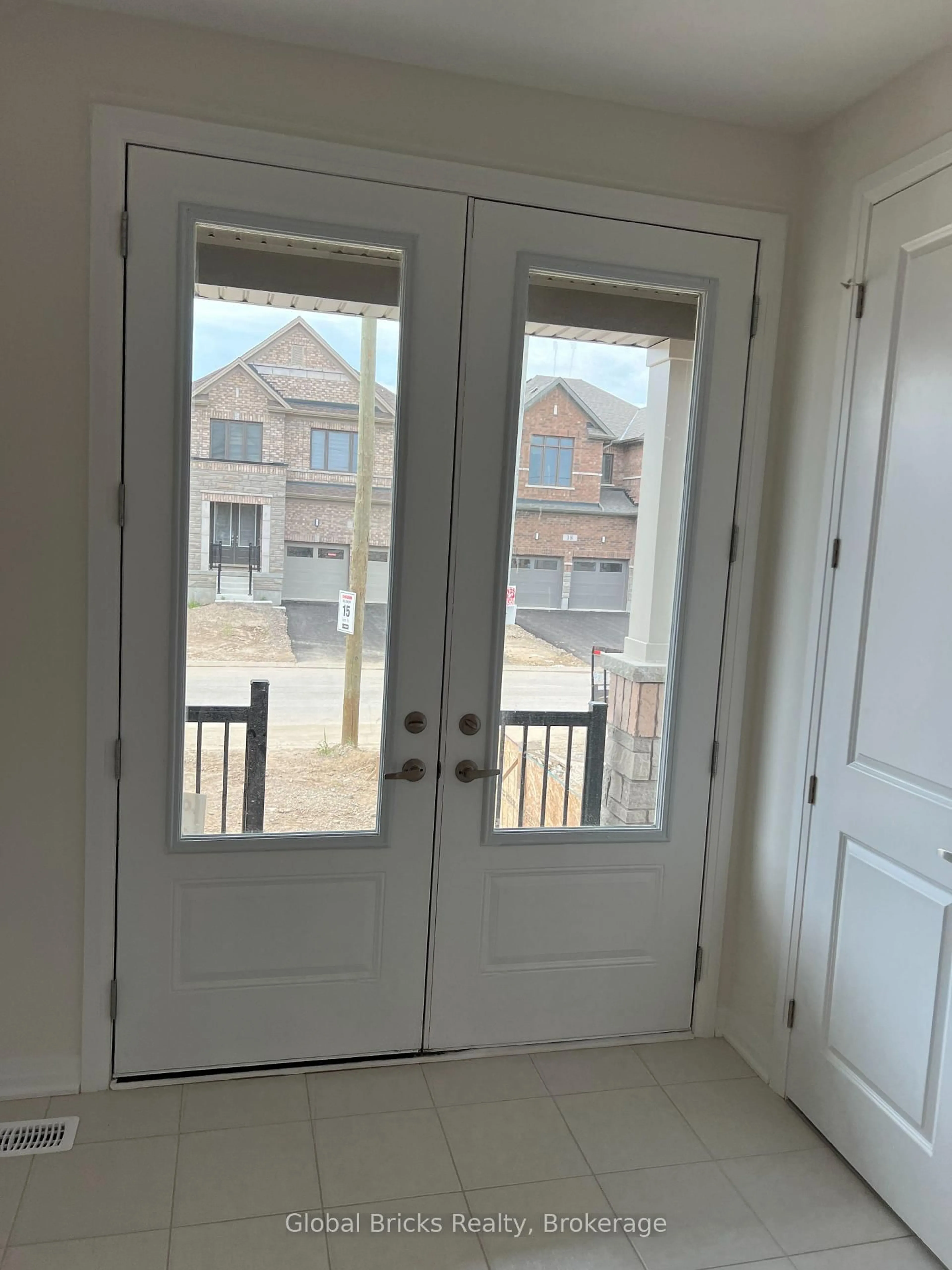 Indoor entryway for 9 Mary Watson St, Waterloo Ontario N0B 1E0