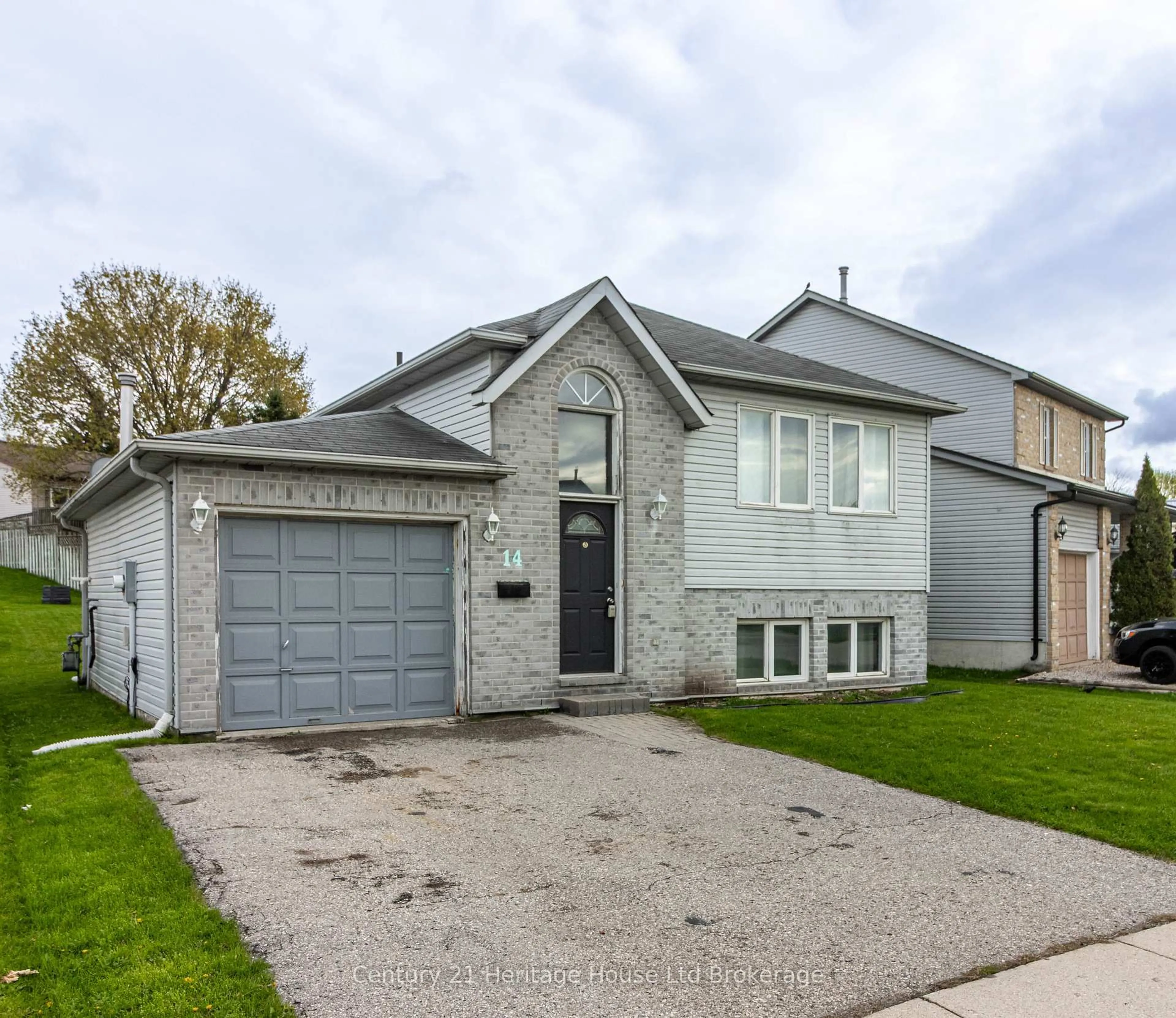Home with brick exterior material, street for 14 Pebble Beach Crt, Woodstock Ontario N4S 8X1
