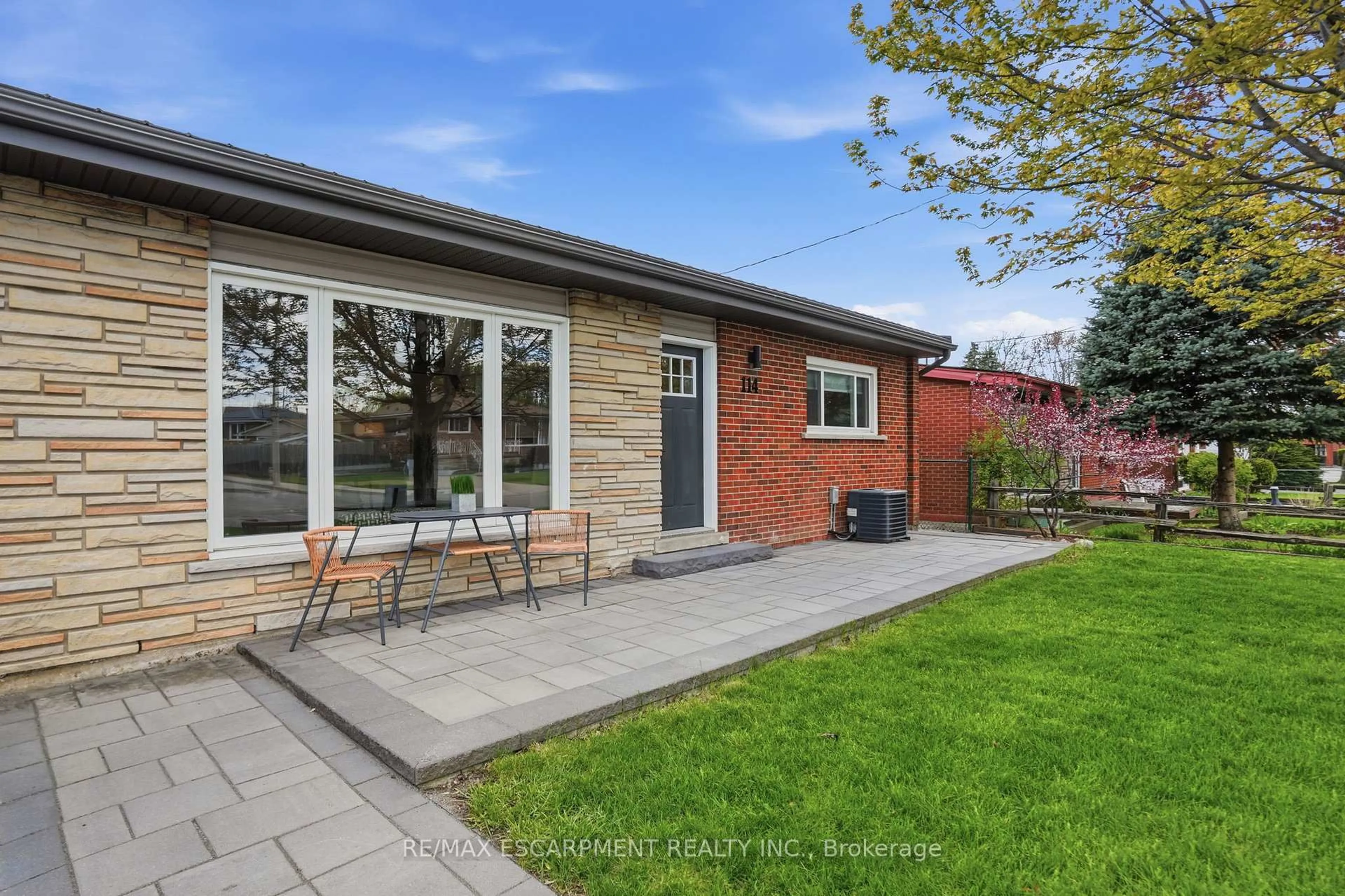 A pic from outside/outdoor area/front of a property/back of a property/a pic from drone, street for 114 LUSCOMBE St, Hamilton Ontario L9A 2K1