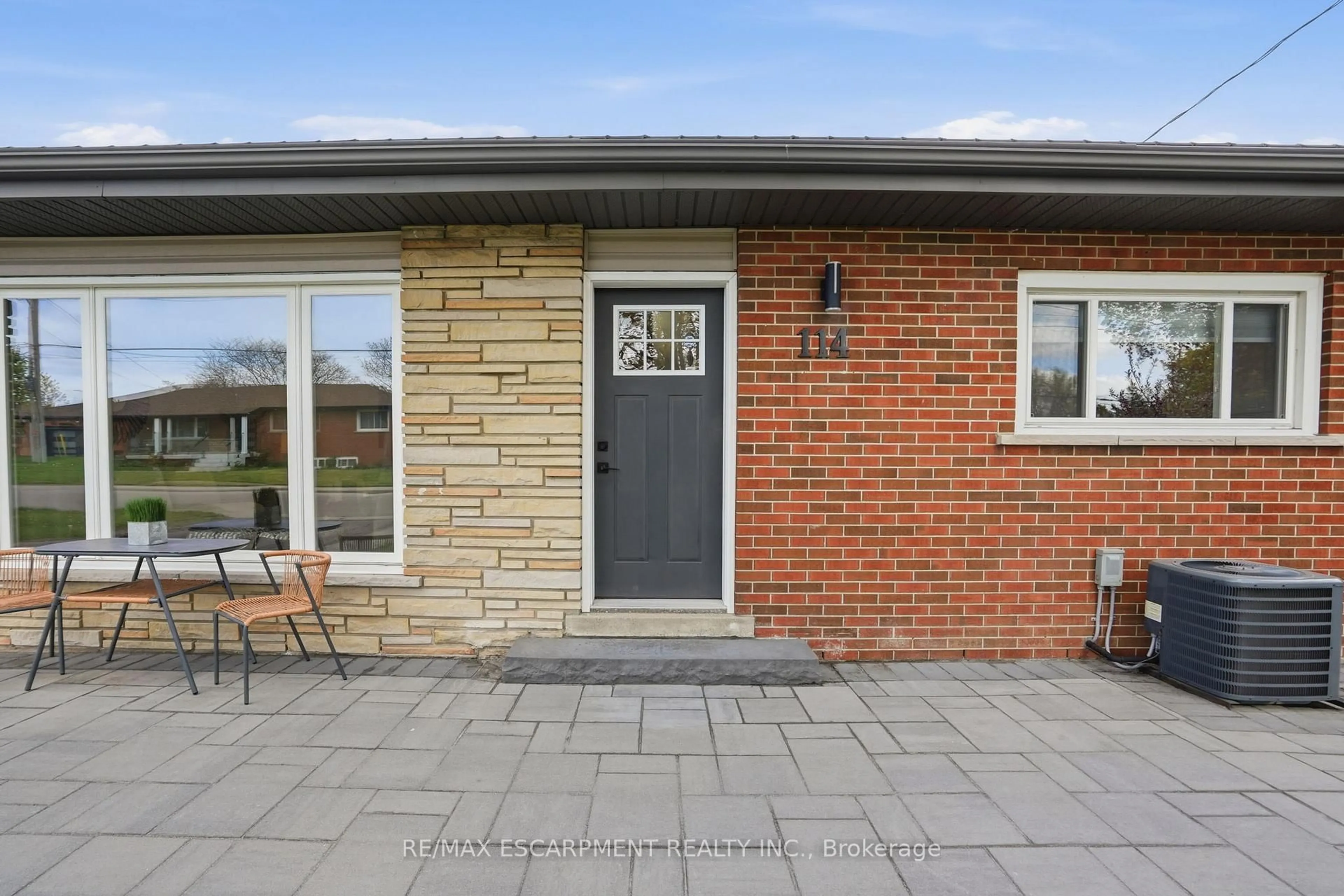 Unknown for 114 LUSCOMBE St, Hamilton Ontario L9A 2K1