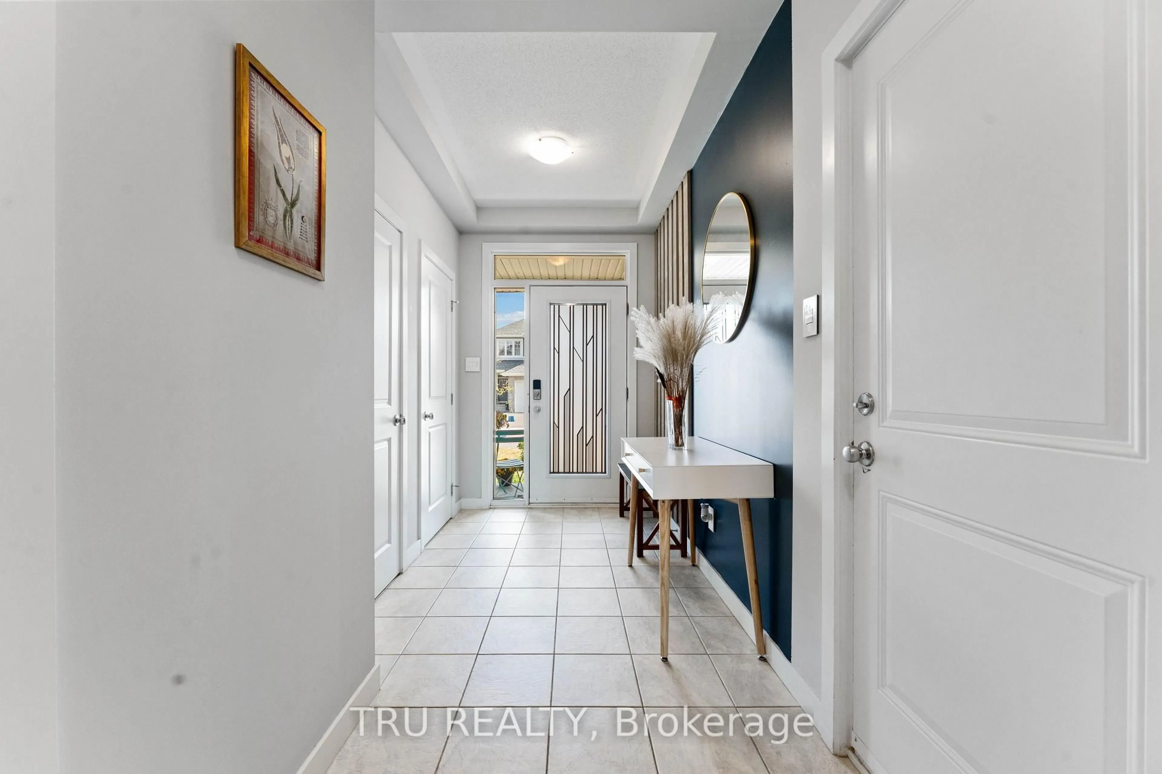 Indoor entryway for 43 Aridus Cres, Ottawa Ontario K2S 2L4