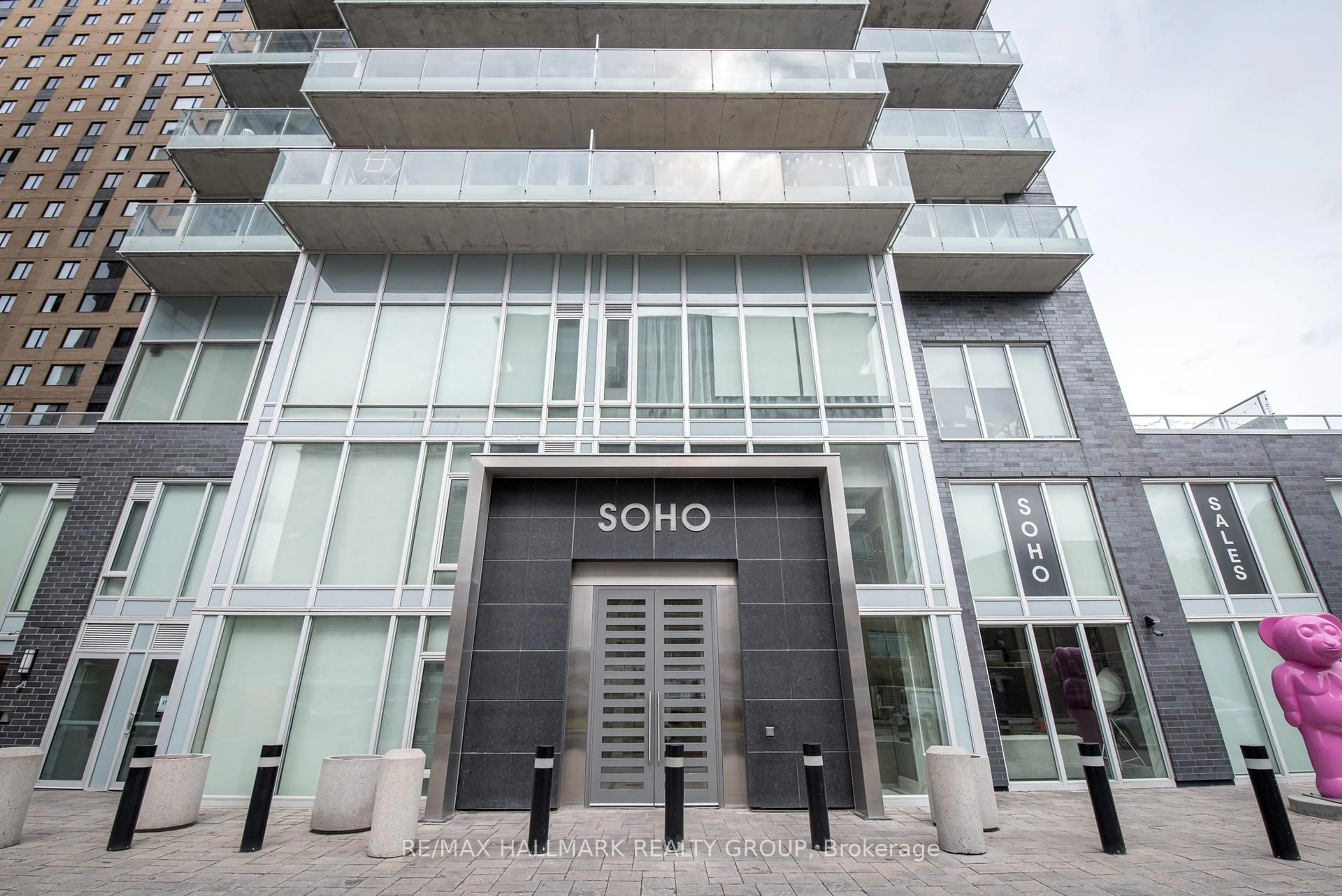 Patio, building for 111 Champagne Ave #502, Ottawa Ontario K1S 5V3