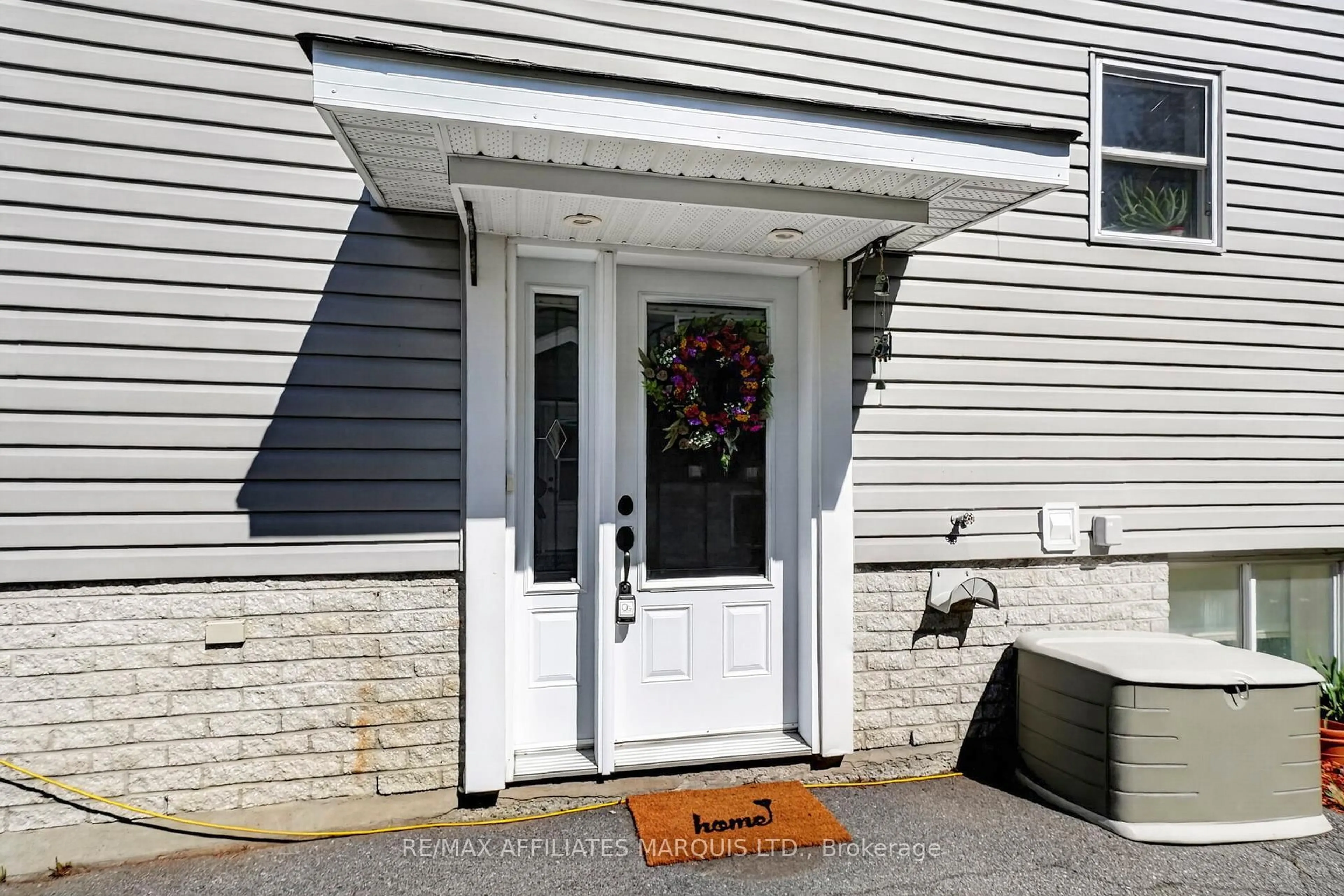 Indoor entryway for 600 Jase St, Cornwall Ontario K6H 7E9