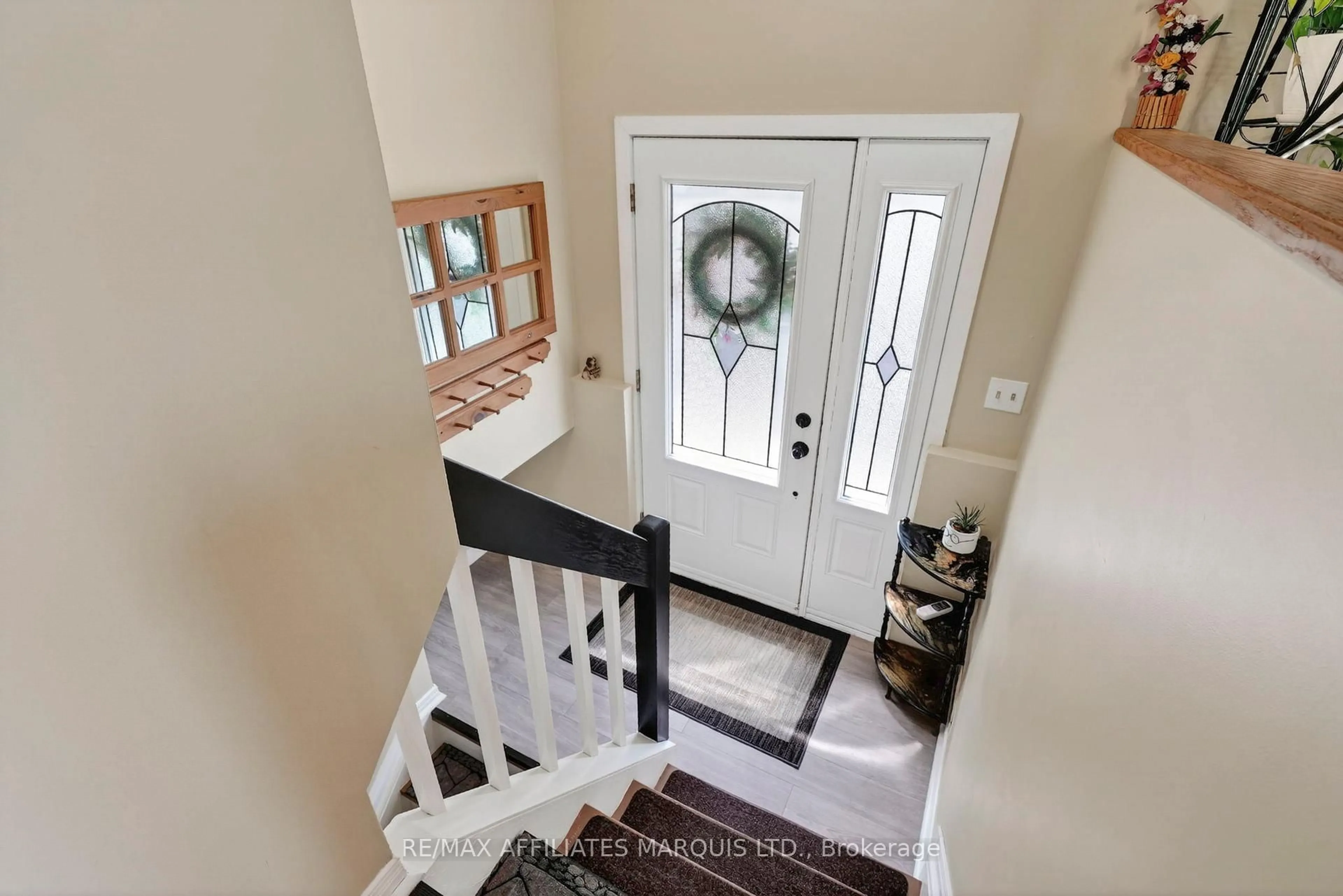 Indoor entryway for 600 Jase St, Cornwall Ontario K6H 7E9