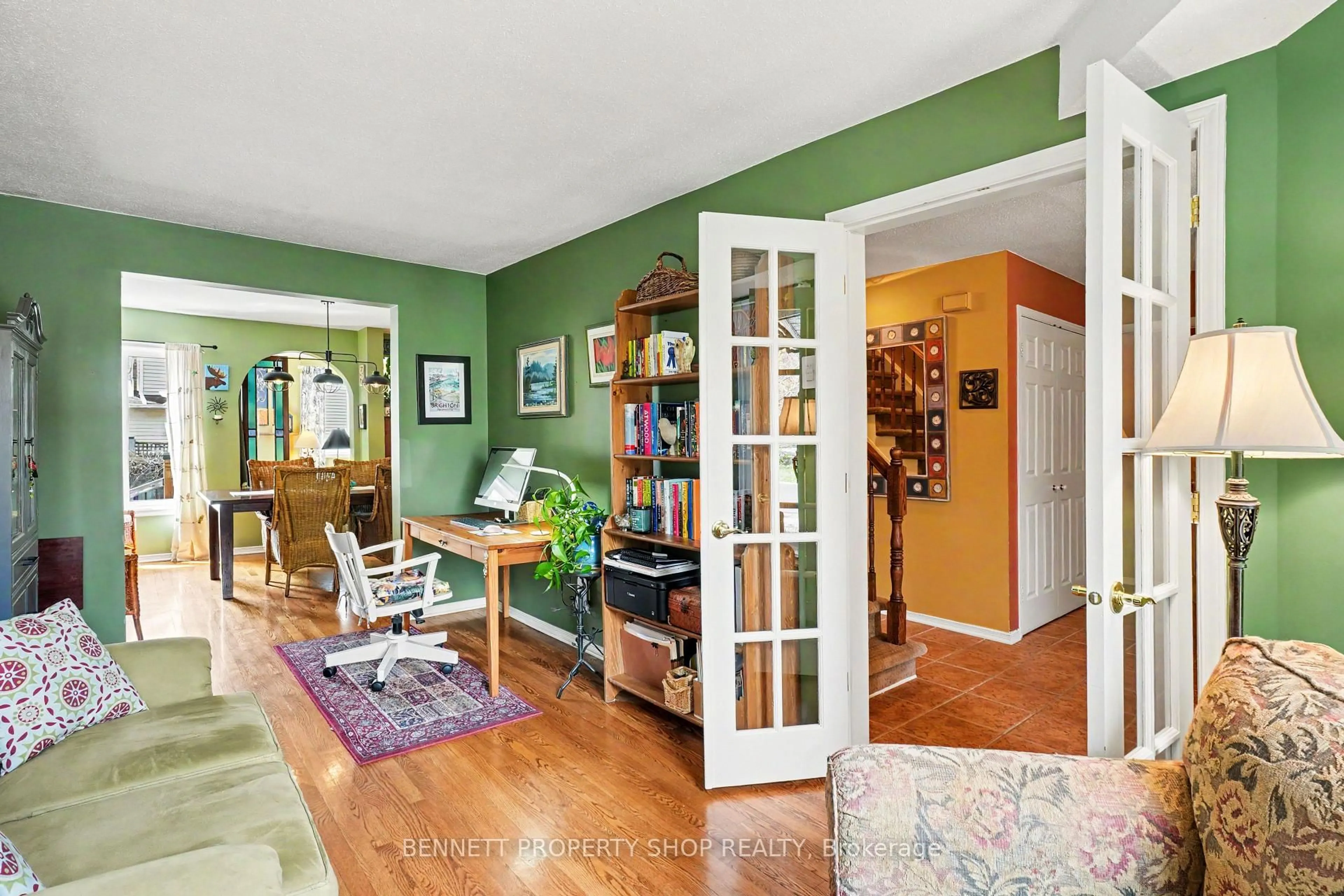 Indoor entryway for 1 Inwood Dr, Kanata Ontario K2M 2A4