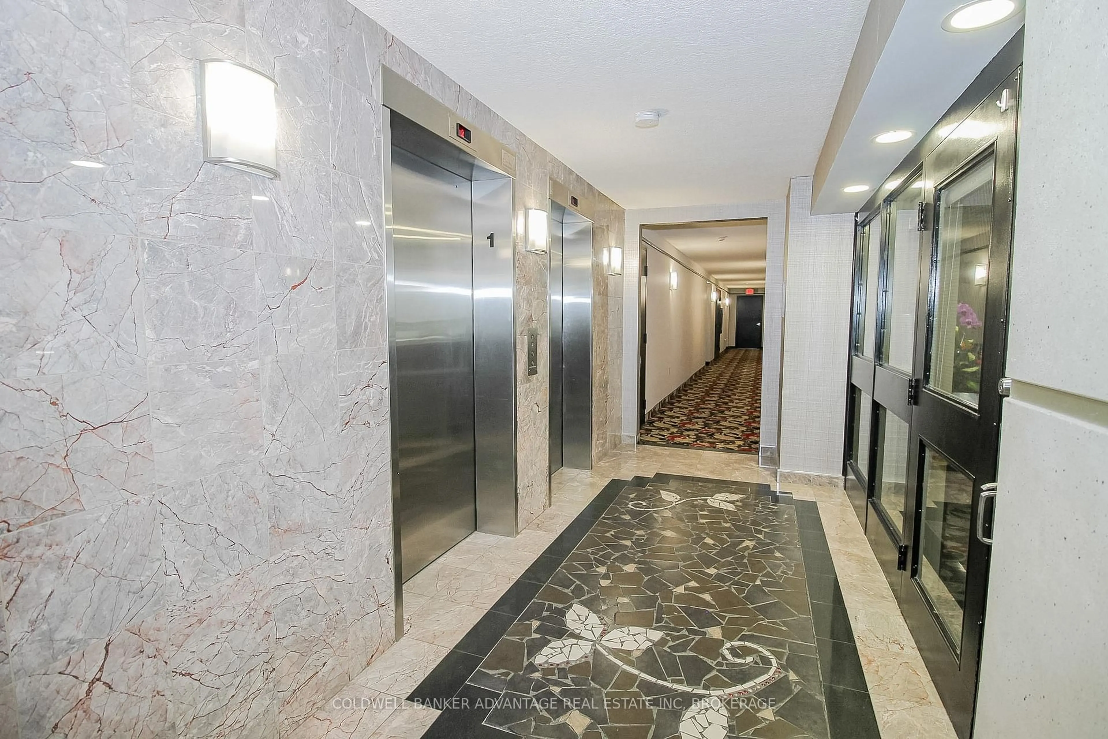 Indoor foyer for 5100 Dorchester Rd #105, Niagara Falls Ontario L2E 7H4