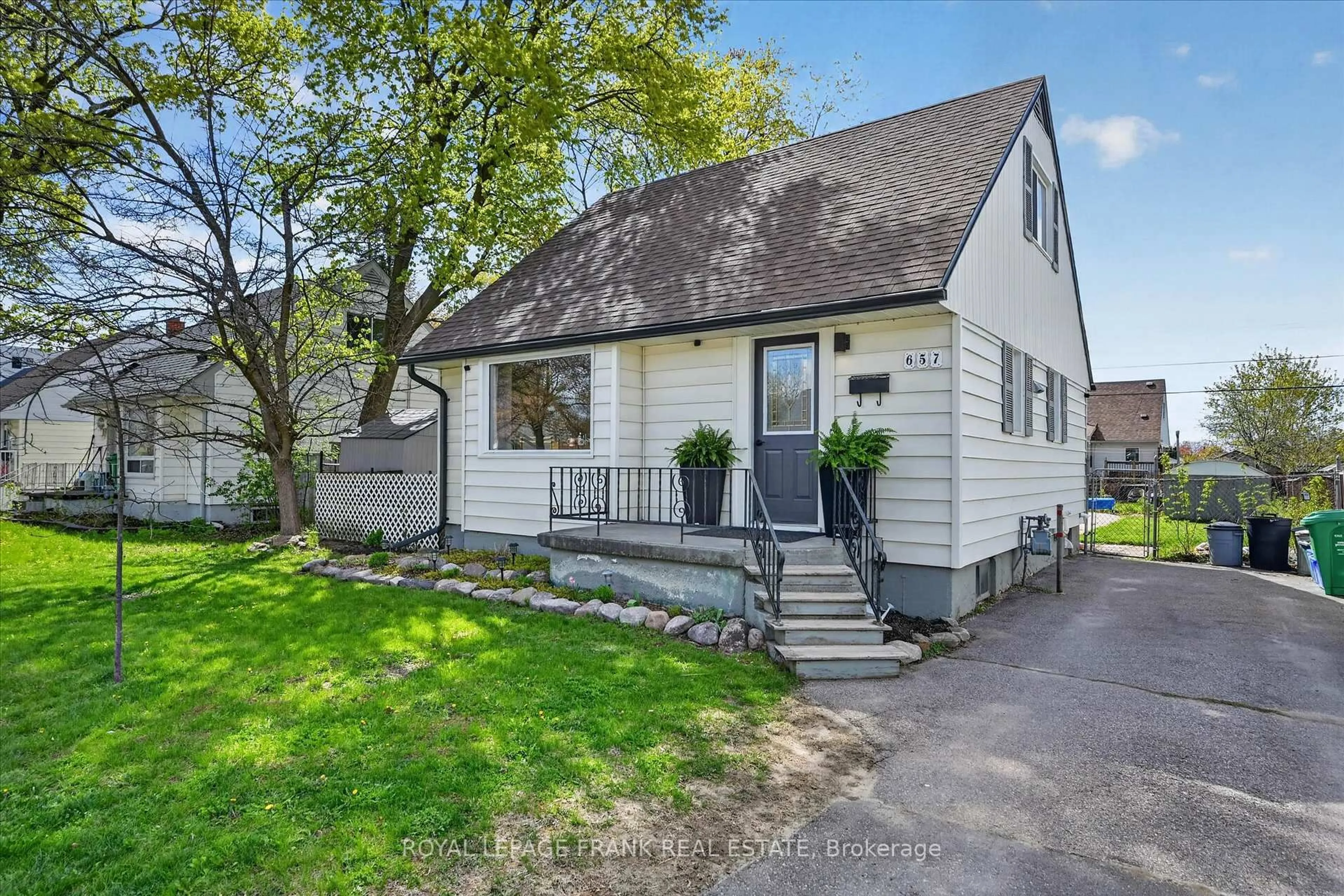 Home with vinyl exterior material, street for 657 Mckellar St, Peterborough Ontario K9J 1R4