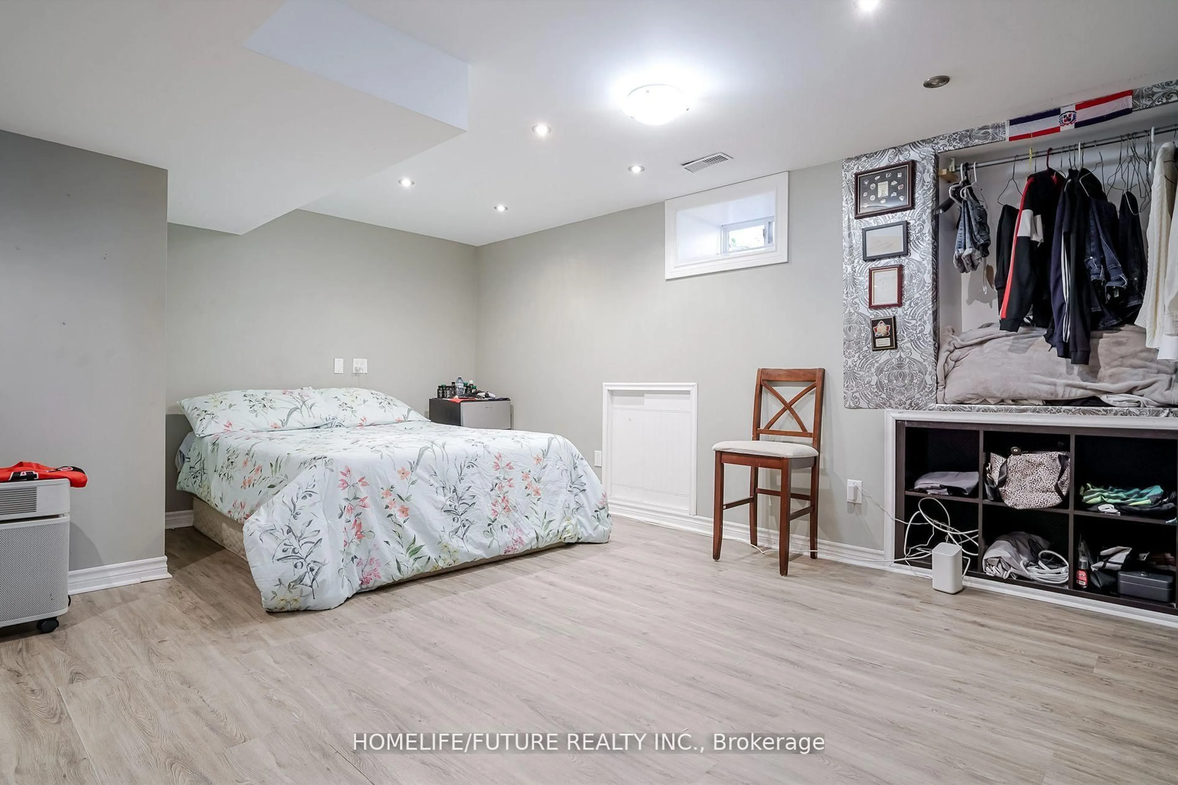 A pic of a room for 220 Berry St, Shelburne Ontario L9V 3E1