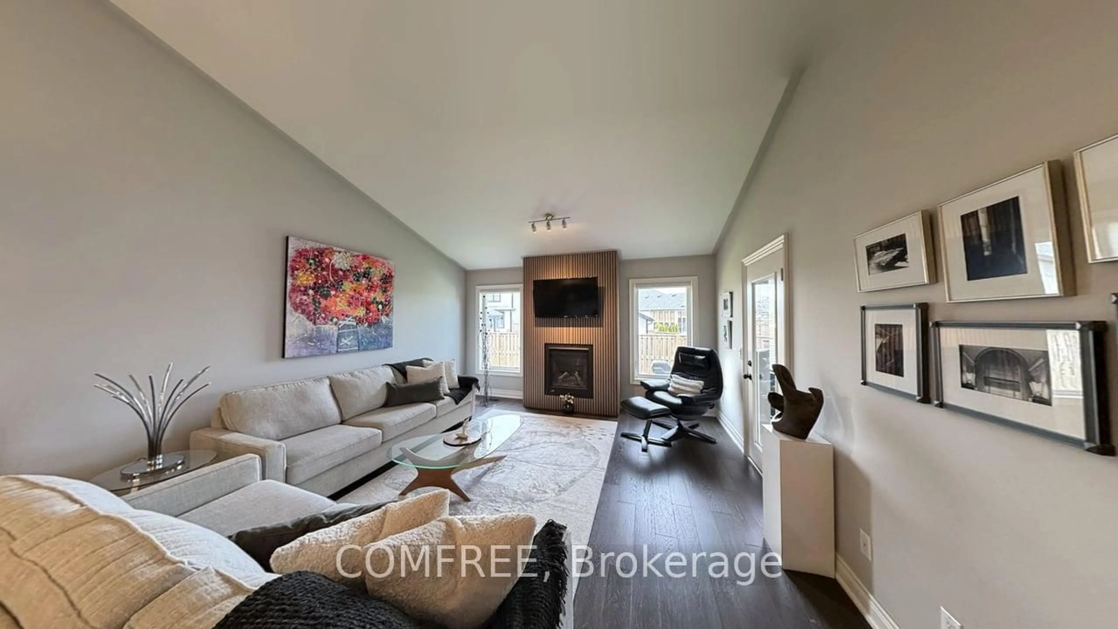 Living room with furniture, unknown for 3958 Lower Coach Rd, Fort Erie Ontario L0S 1S0