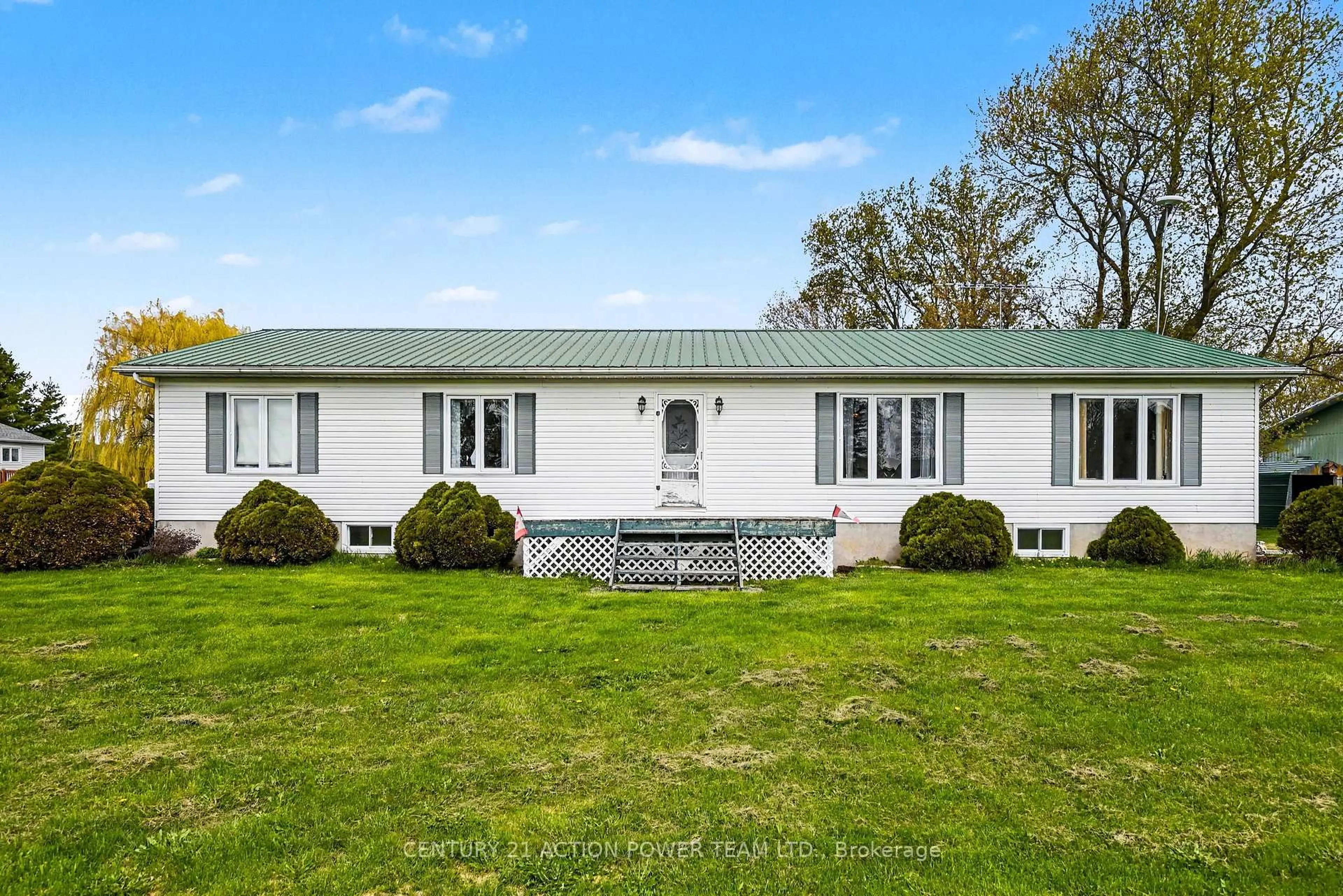 Home with vinyl exterior material, unknown for 15981 County Rd 6 Rd, North Stormont Ontario K0C 1W0
