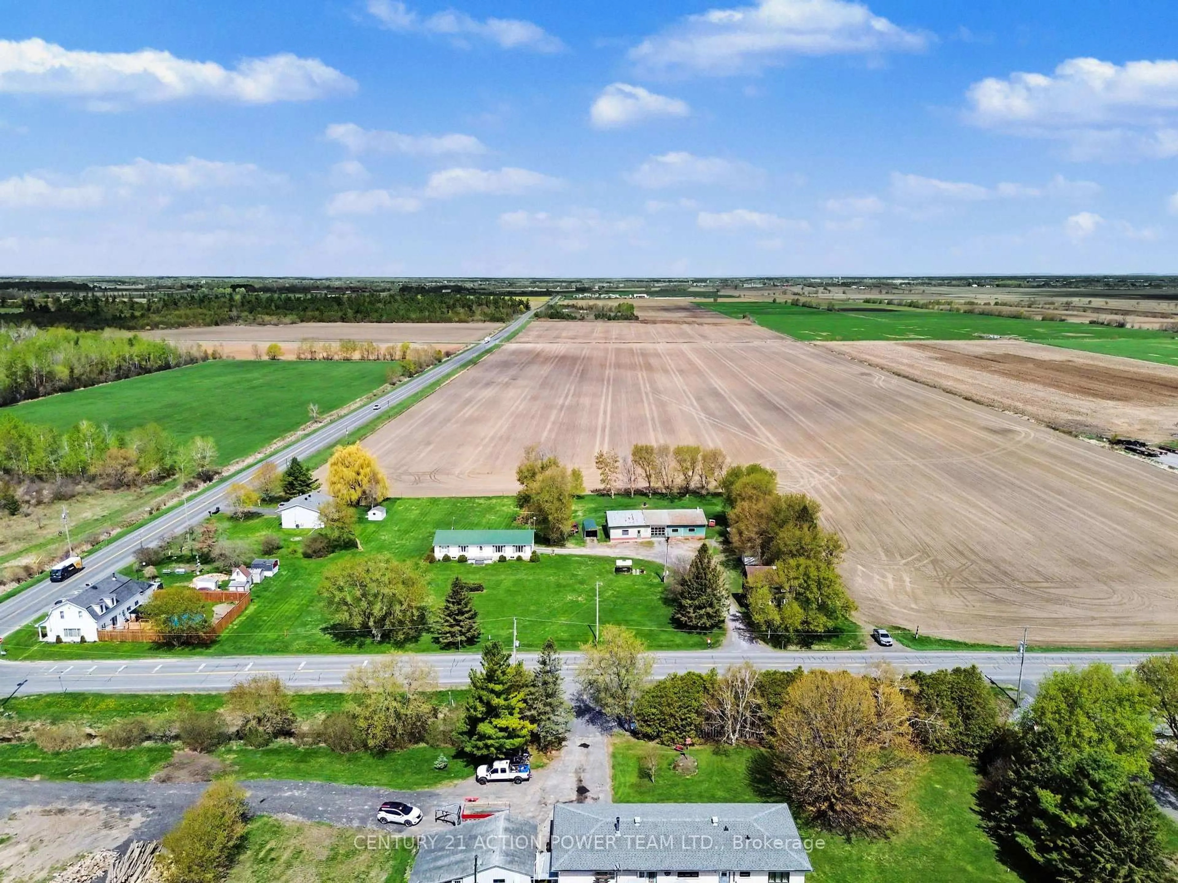 A pic from outside/outdoor area/front of a property/back of a property/a pic from drone, unknown for 15981 County Rd 6 Rd, North Stormont Ontario K0C 1W0