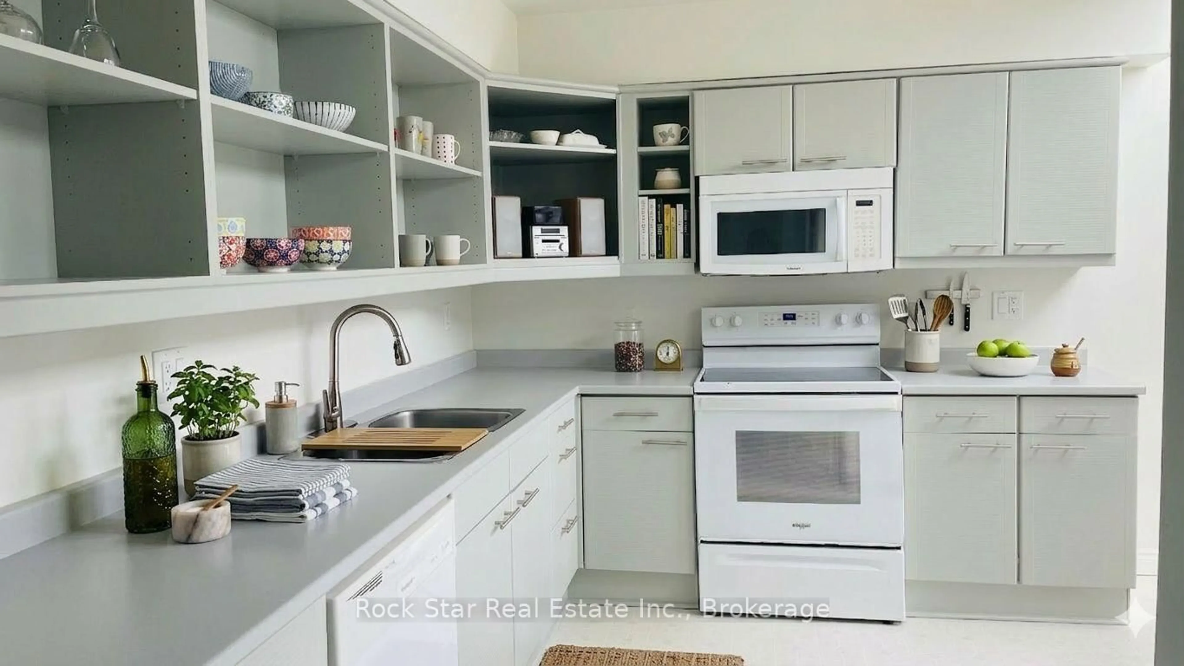 Standard kitchen, ceramic/tile floor for 1 Place D'armes Pl #47, Kingston Ontario K7K 6S2