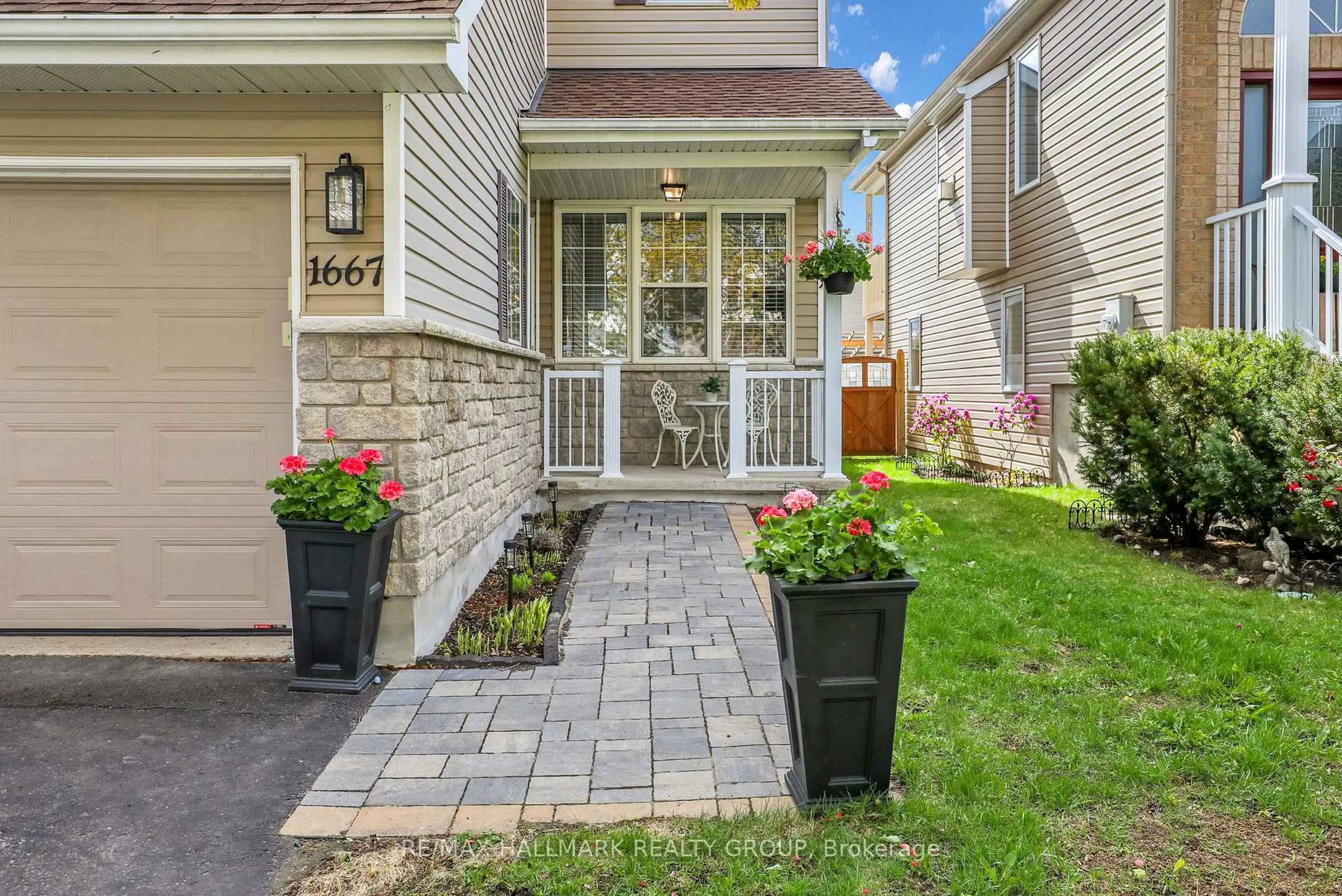 Patio, street for 1667 Frenette St, Ottawa Ontario K4A 4L4