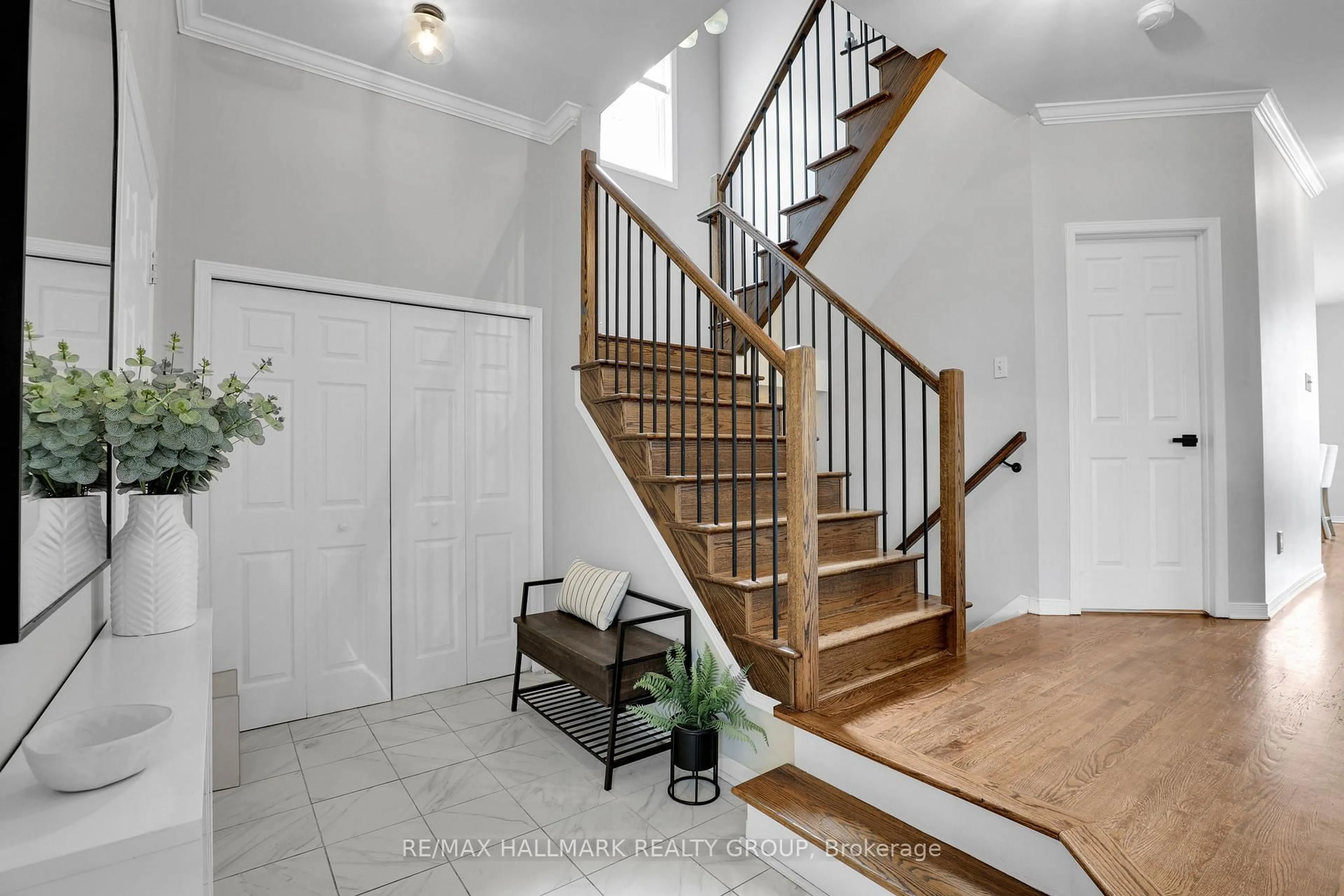 Indoor entryway for 1667 Frenette St, Ottawa Ontario K4A 4L4