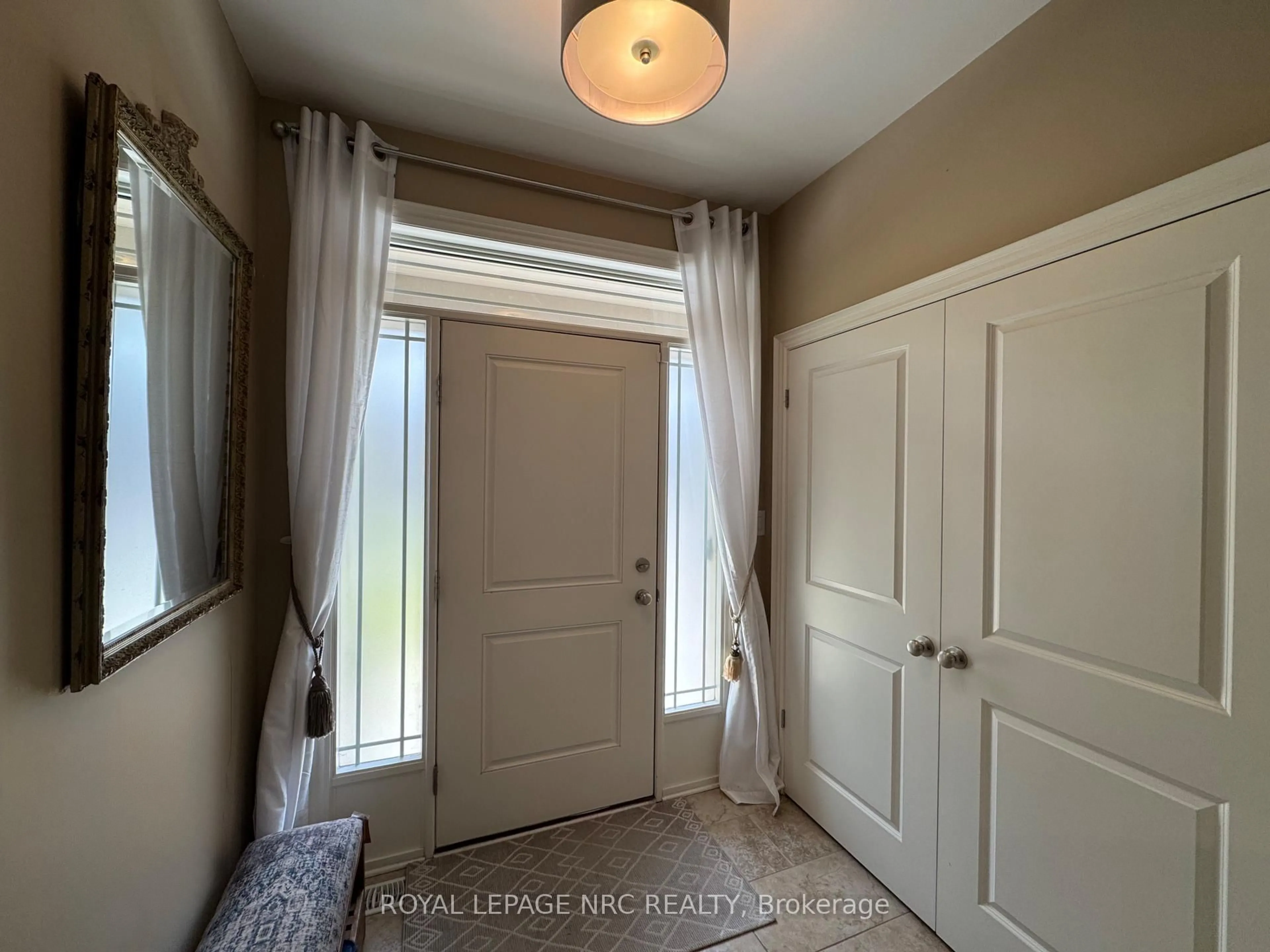 A pic of a room for 6186 Dorchester Rd #2, Niagara Falls Ontario L2G 5T2