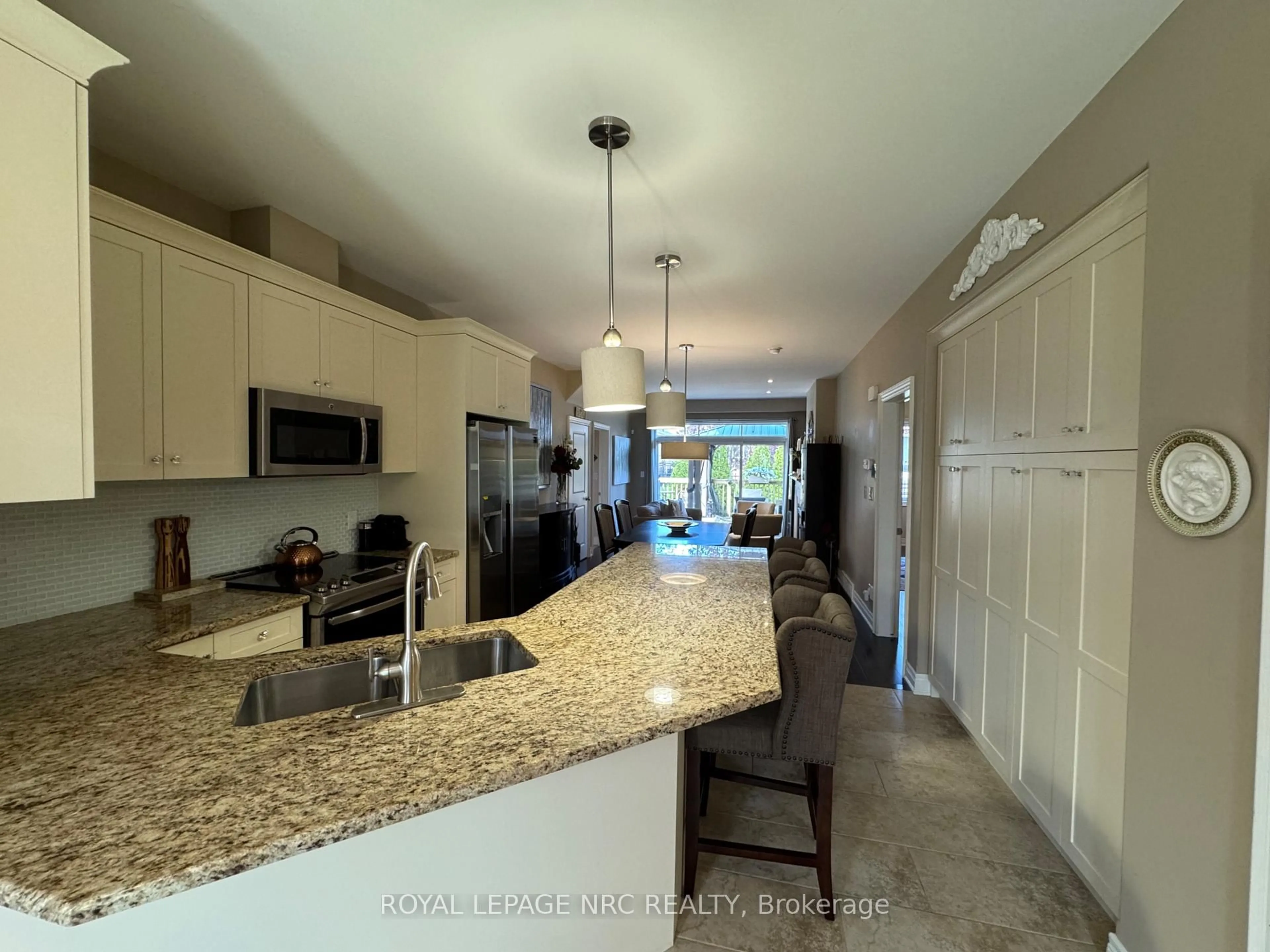 Open concept kitchen, ceramic/tile floor for 6186 Dorchester Rd #2, Niagara Falls Ontario L2G 5T2