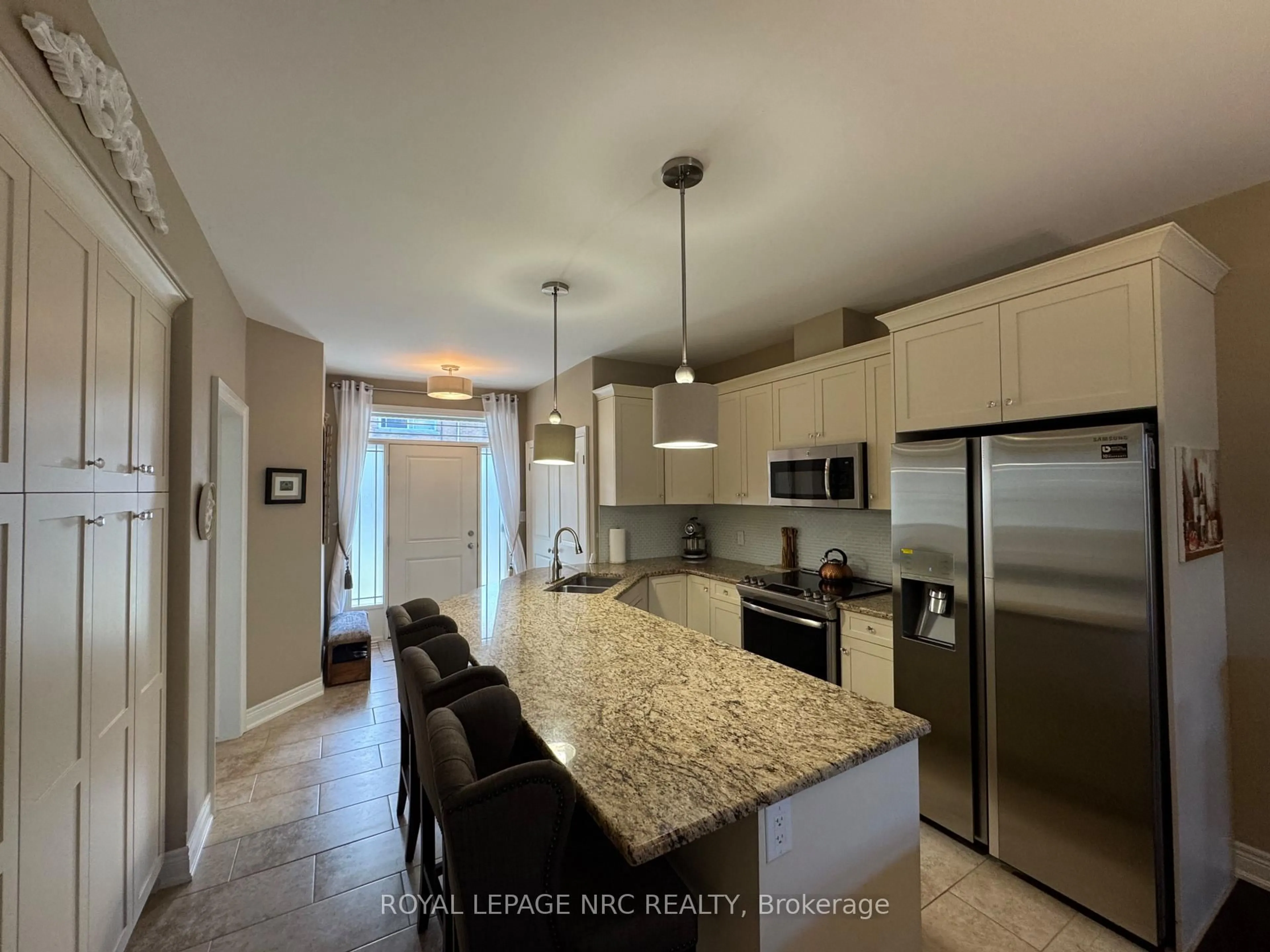 Open concept kitchen, ceramic/tile floor for 6186 Dorchester Rd #2, Niagara Falls Ontario L2G 5T2