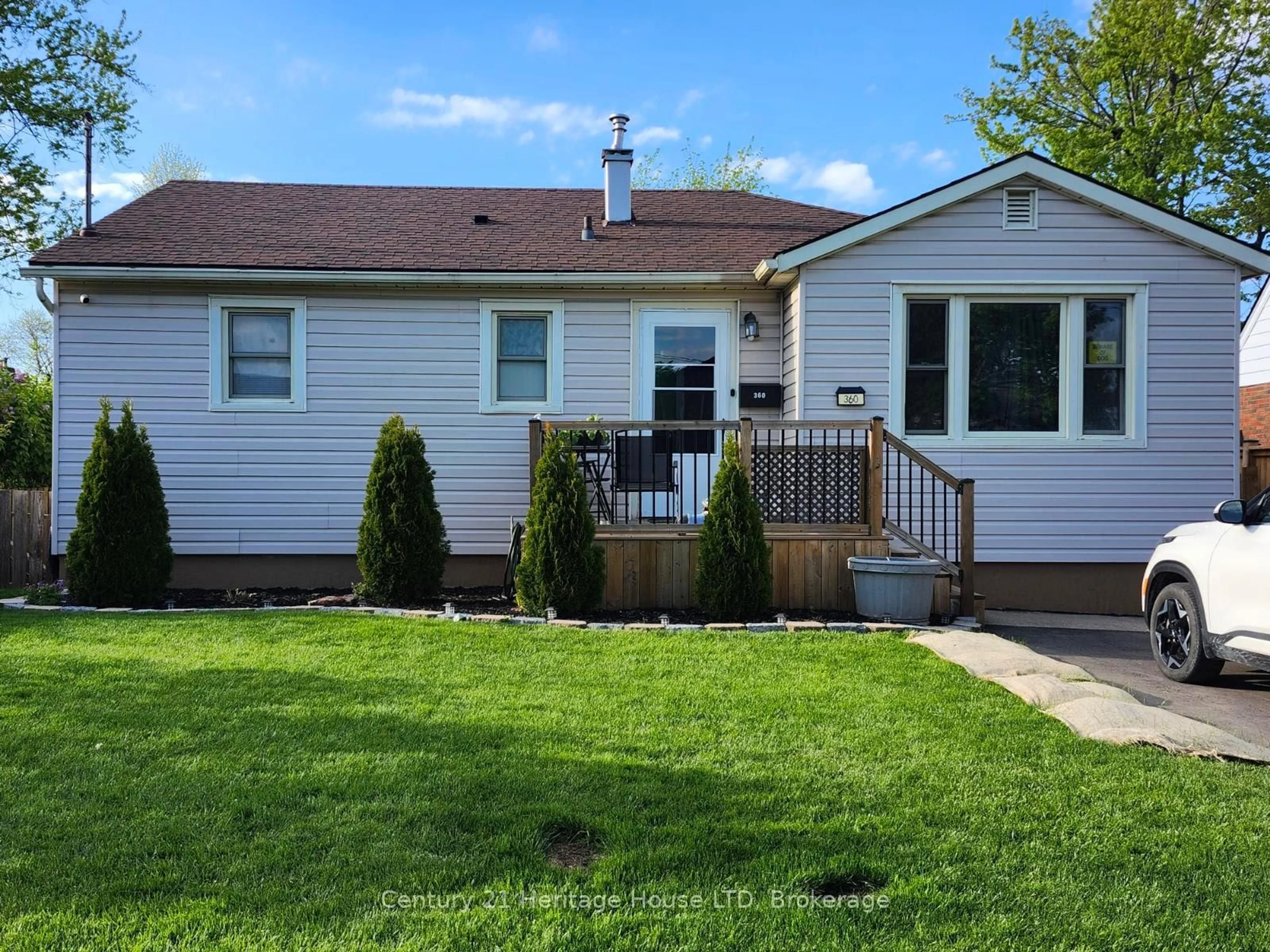 Home with vinyl exterior material, street for 360 Emerick Ave, Fort Erie Ontario L2A 2W9