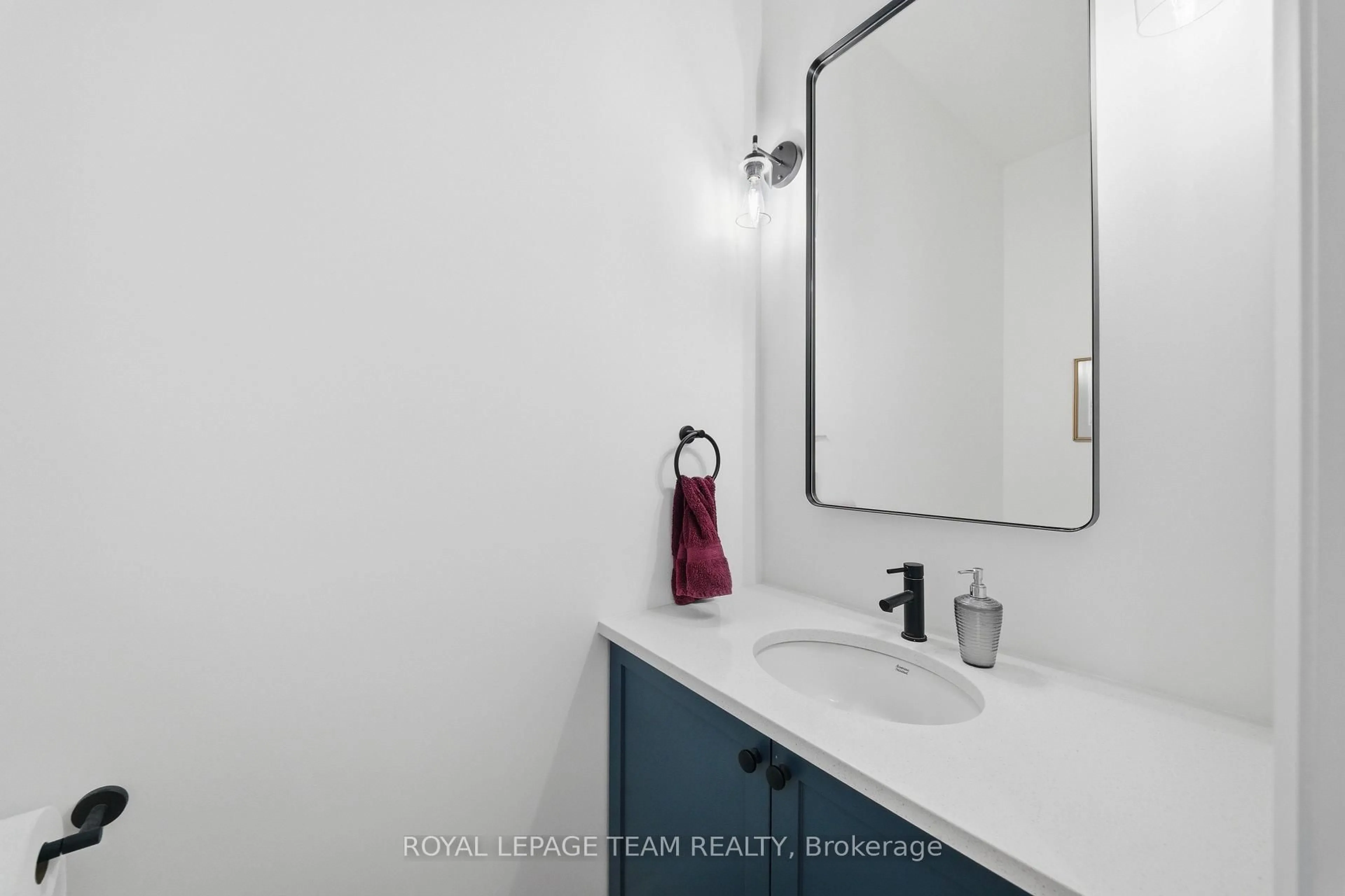 Standard bathroom, ceramic/tile floor for 173 Rivington St #B, Carp Ontario K0A 1L0