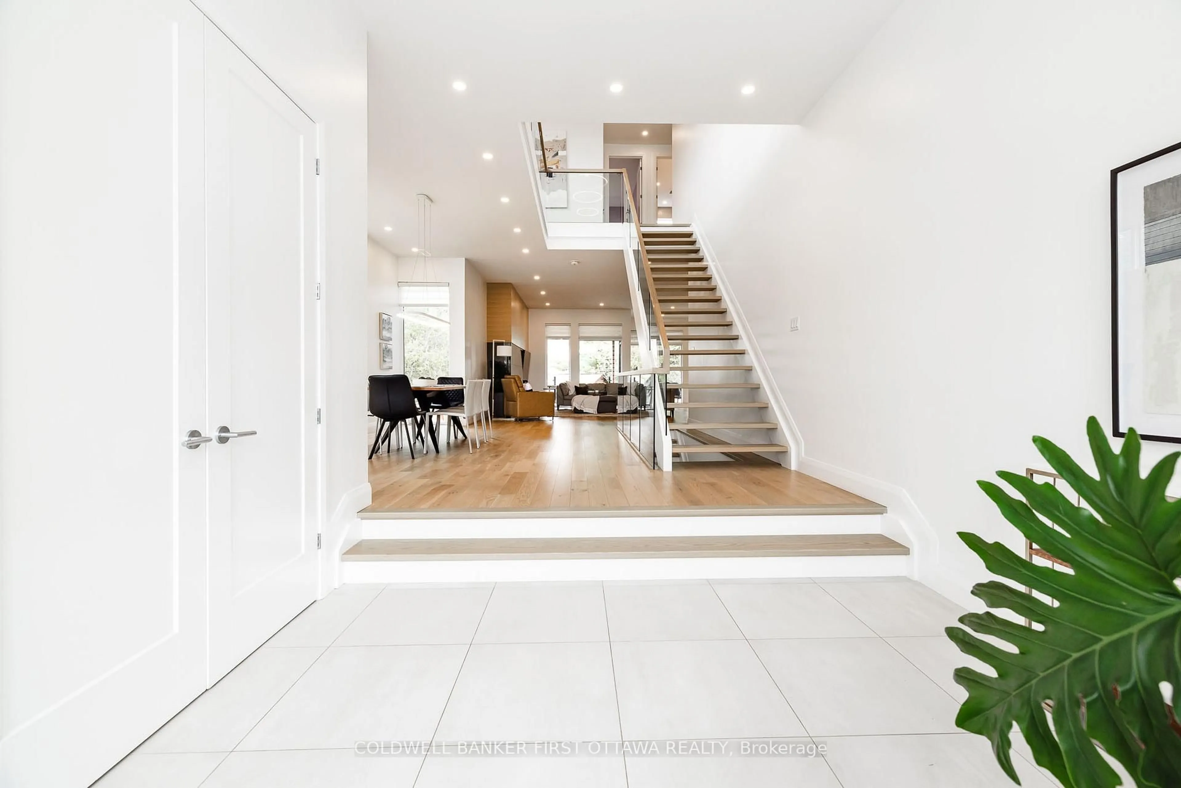 Indoor foyer for 11A Carleton Cathcart St, Stittsville Ontario K2S 1N1