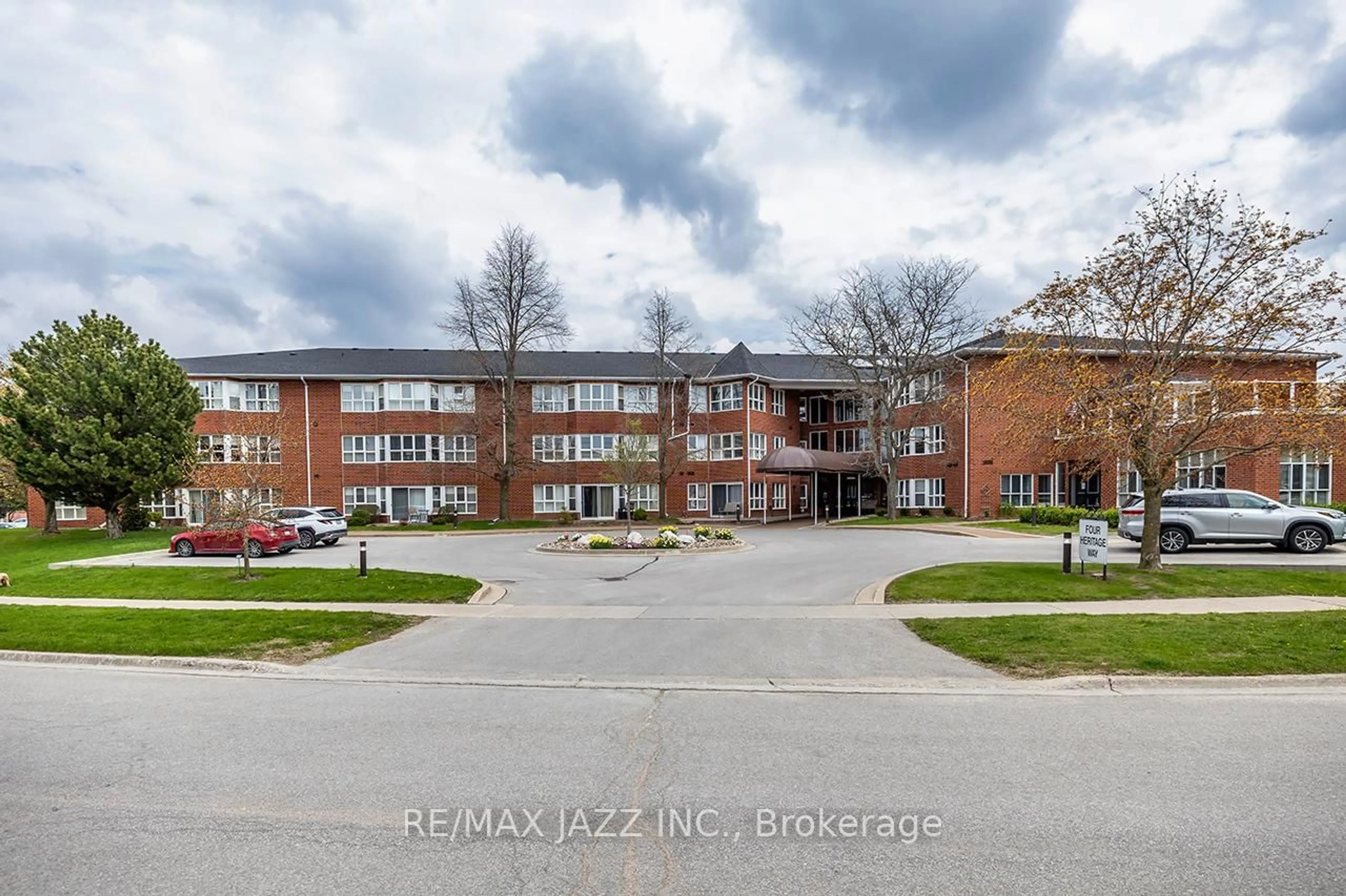 A pic from outside/outdoor area/front of a property/back of a property/a pic from drone, building for 4 Heritage Way #106, Kawartha Lakes Ontario K9V 5Z2