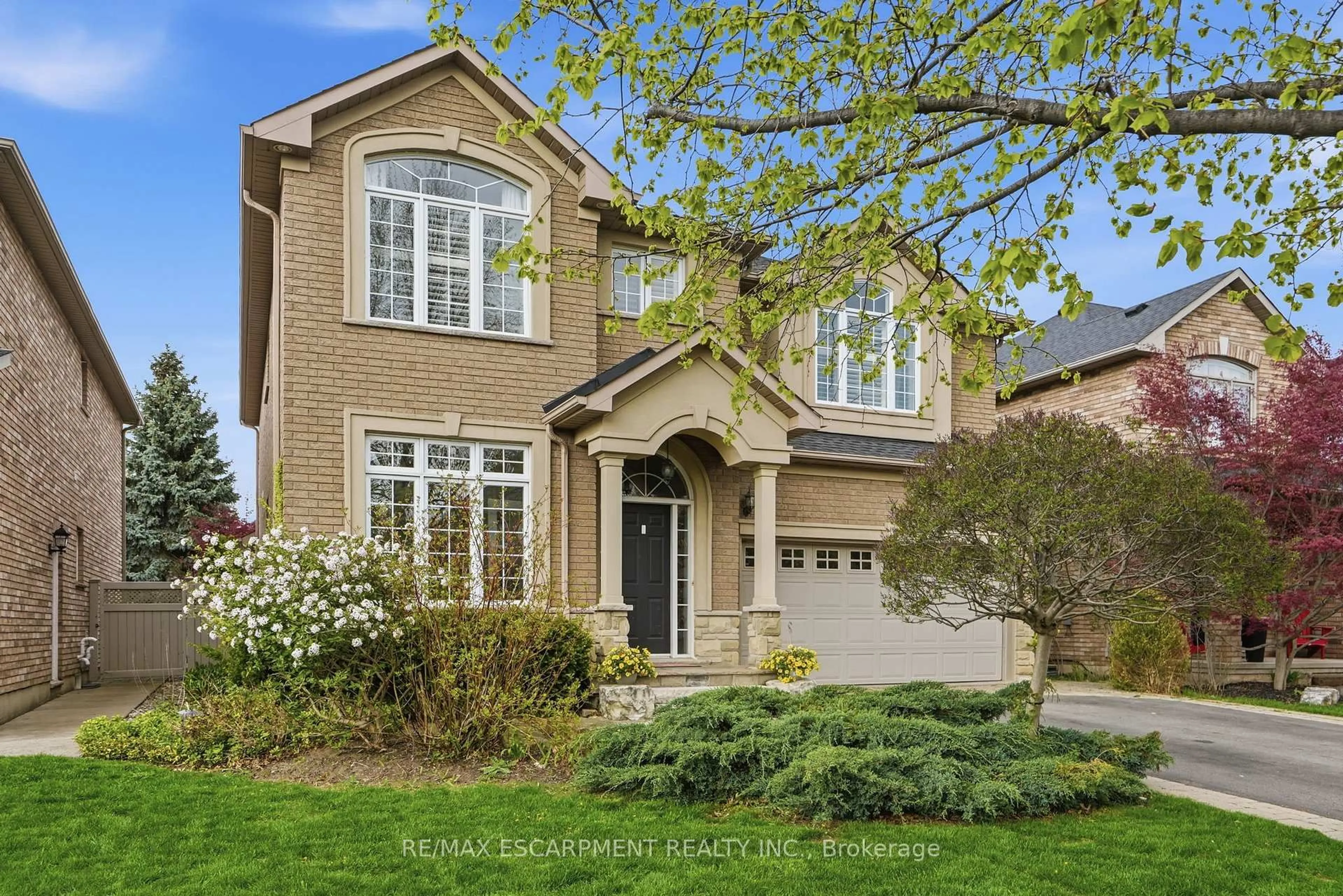 Home with brick exterior material, street for 20 Commando Crt, Hamilton Ontario L0R 2H6