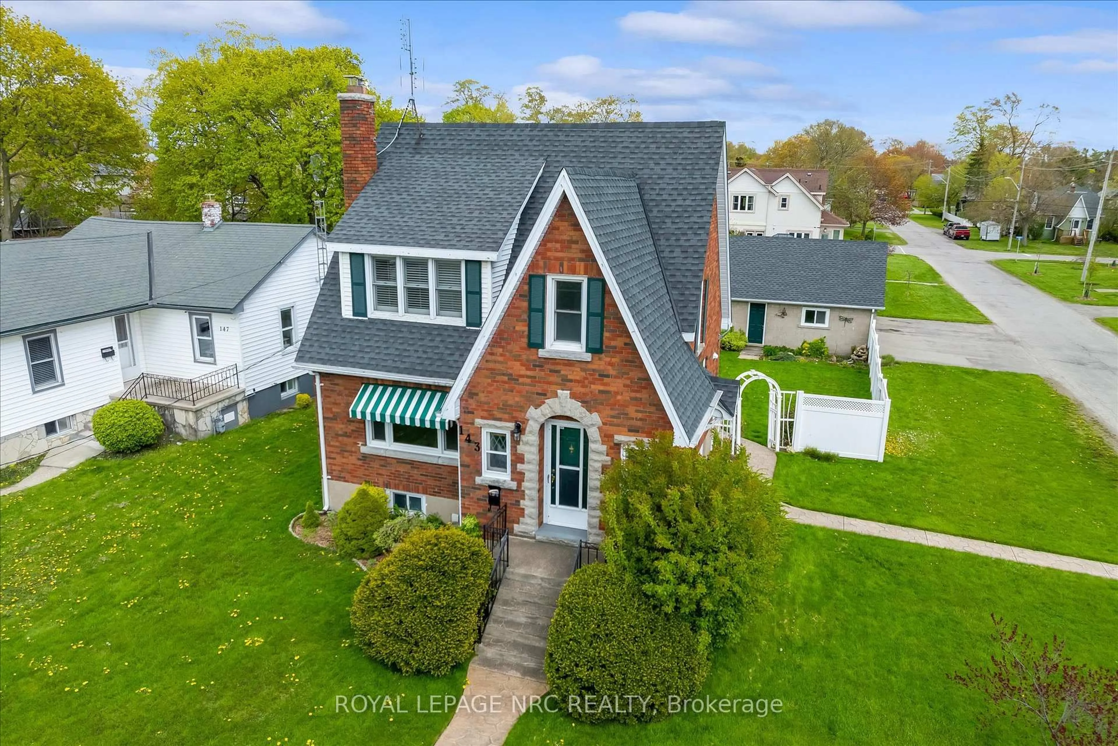 A pic from outside/outdoor area/front of a property/back of a property/a pic from drone, street for 143 Linwood Ave, Port Colborne Ontario L3K 5K1