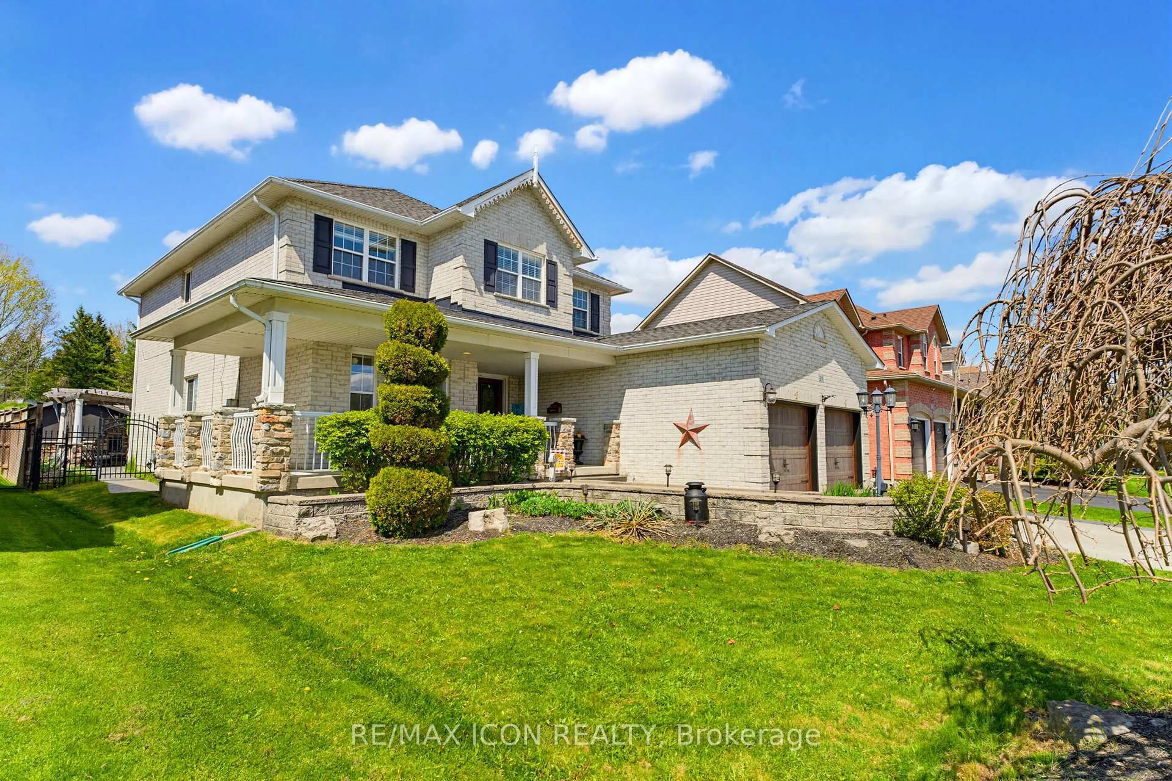 Home with vinyl exterior material, street for 29 Watson Cres, North Dumfries Ontario N0B 1E0