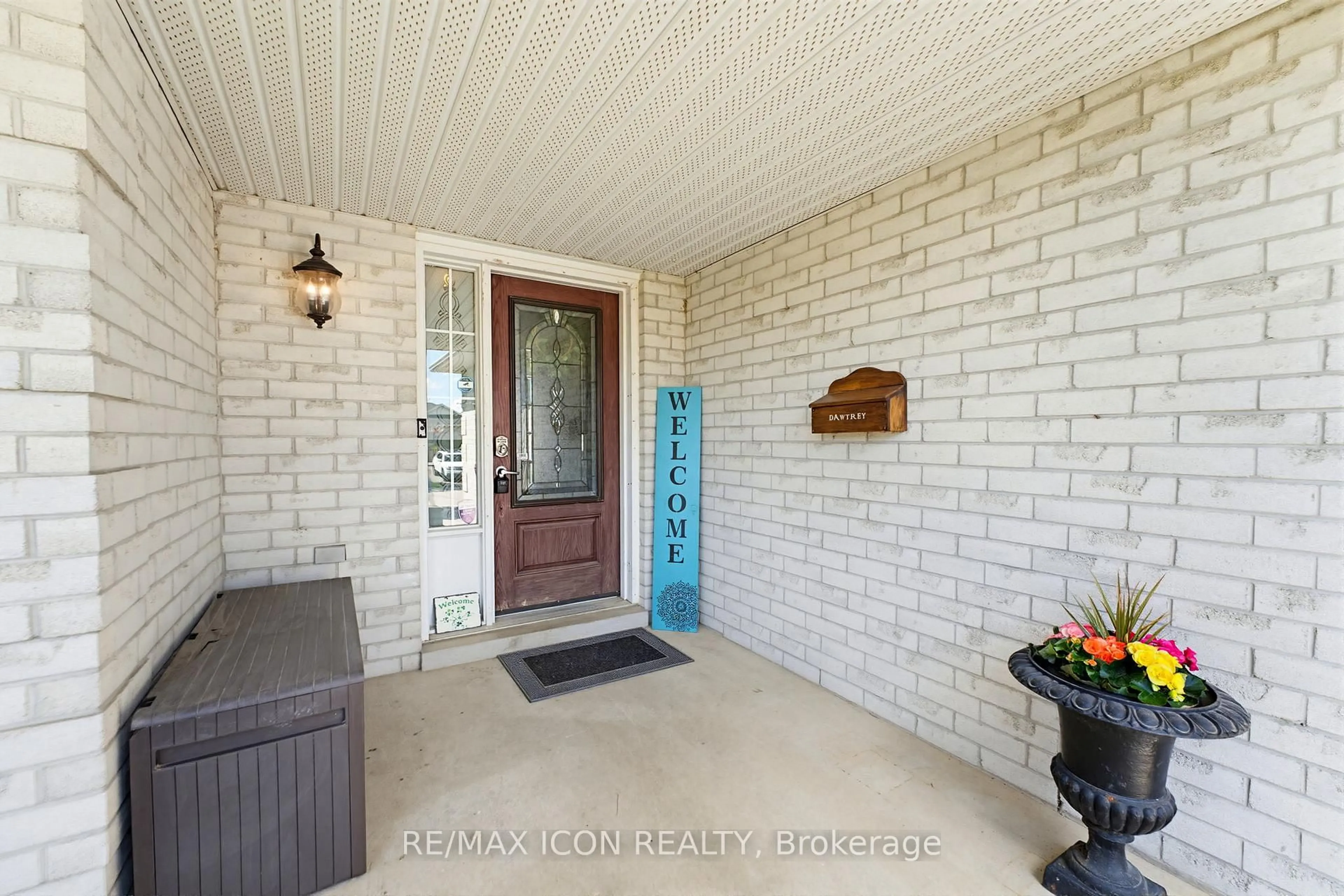 Indoor entryway for 29 Watson Cres, North Dumfries Ontario N0B 1E0