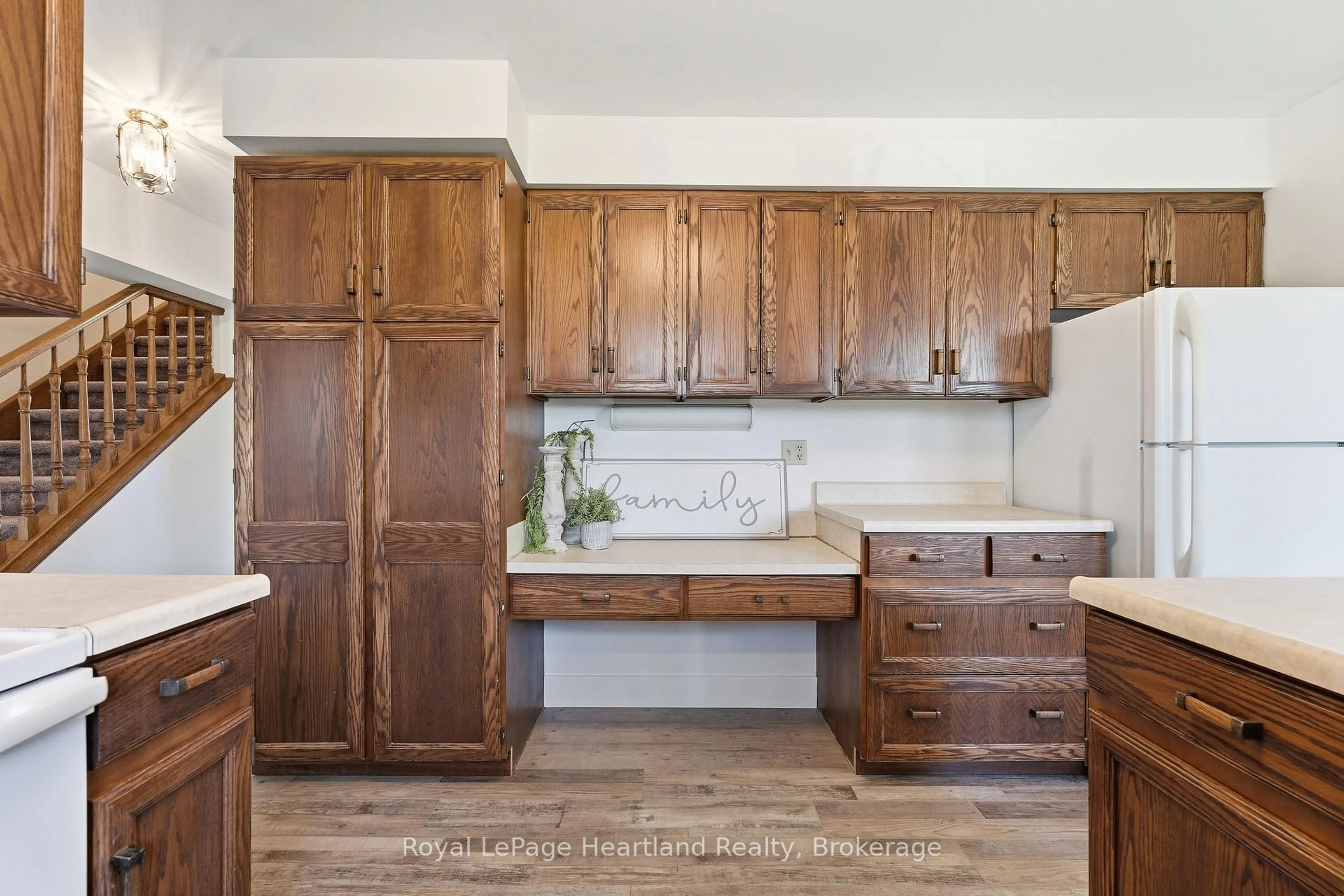 Standard kitchen, wood/laminate floor for 80157 Sharpes Creek Line, Central Huron Ontario N0M 1L0